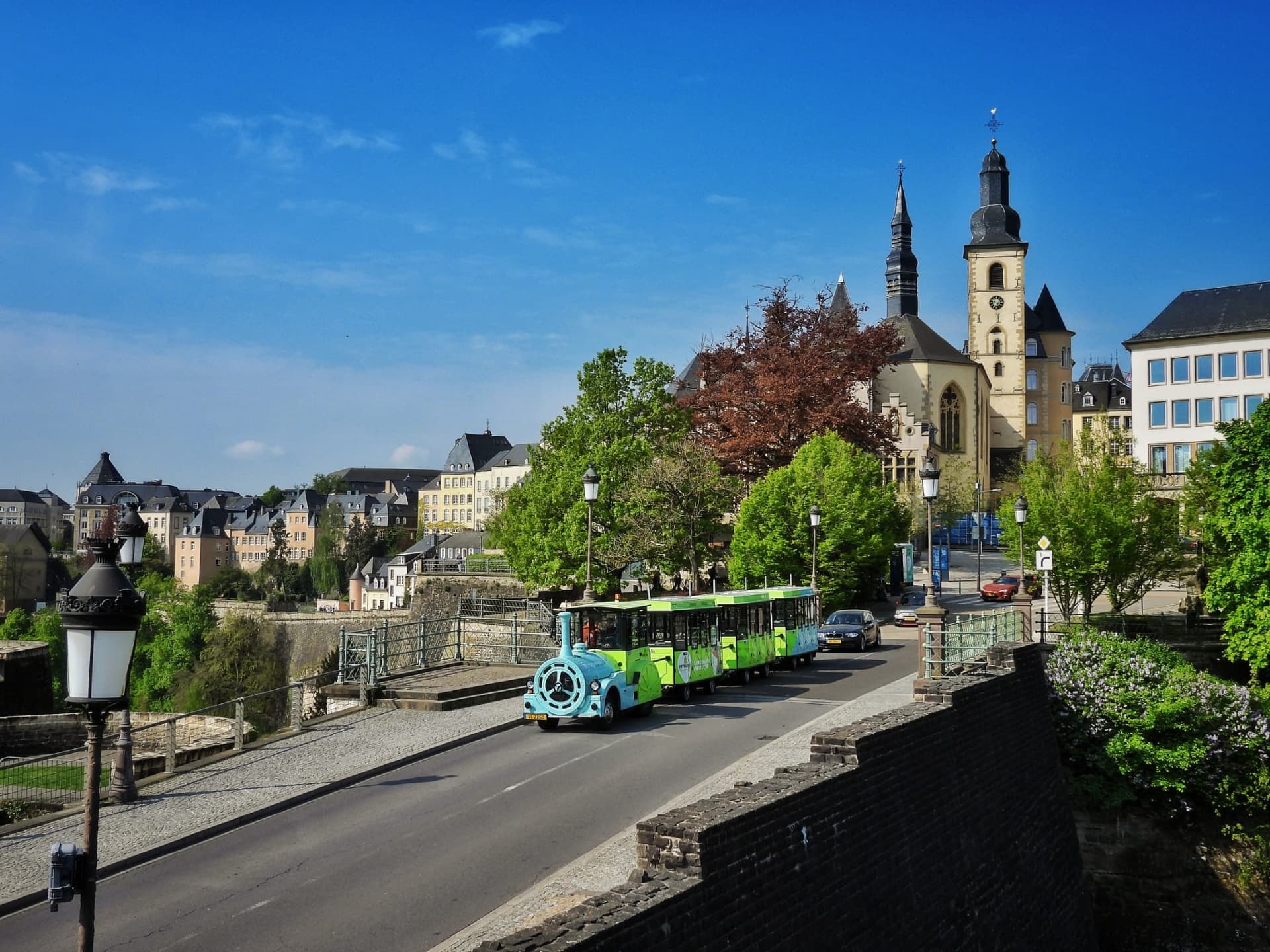 City Train in Old Town Luxembourg - تصویر 3