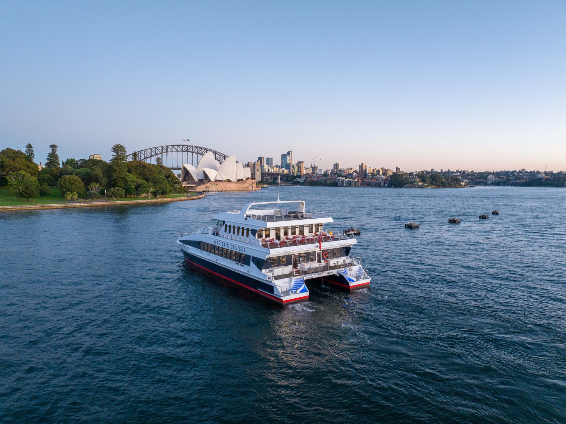Sydney Harbour Buffet Lunch Cruise aboard Magistic Cruises from Darling Harbour - تصویر 5