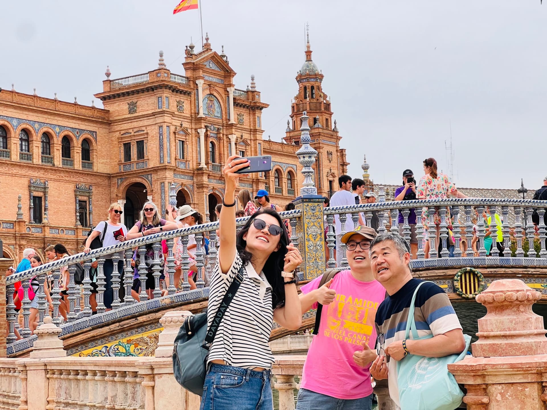 Seville Highlights Tour: Royal Alcazar of Seville, Triana Bridge, Flamenco Show - تصویر 5
