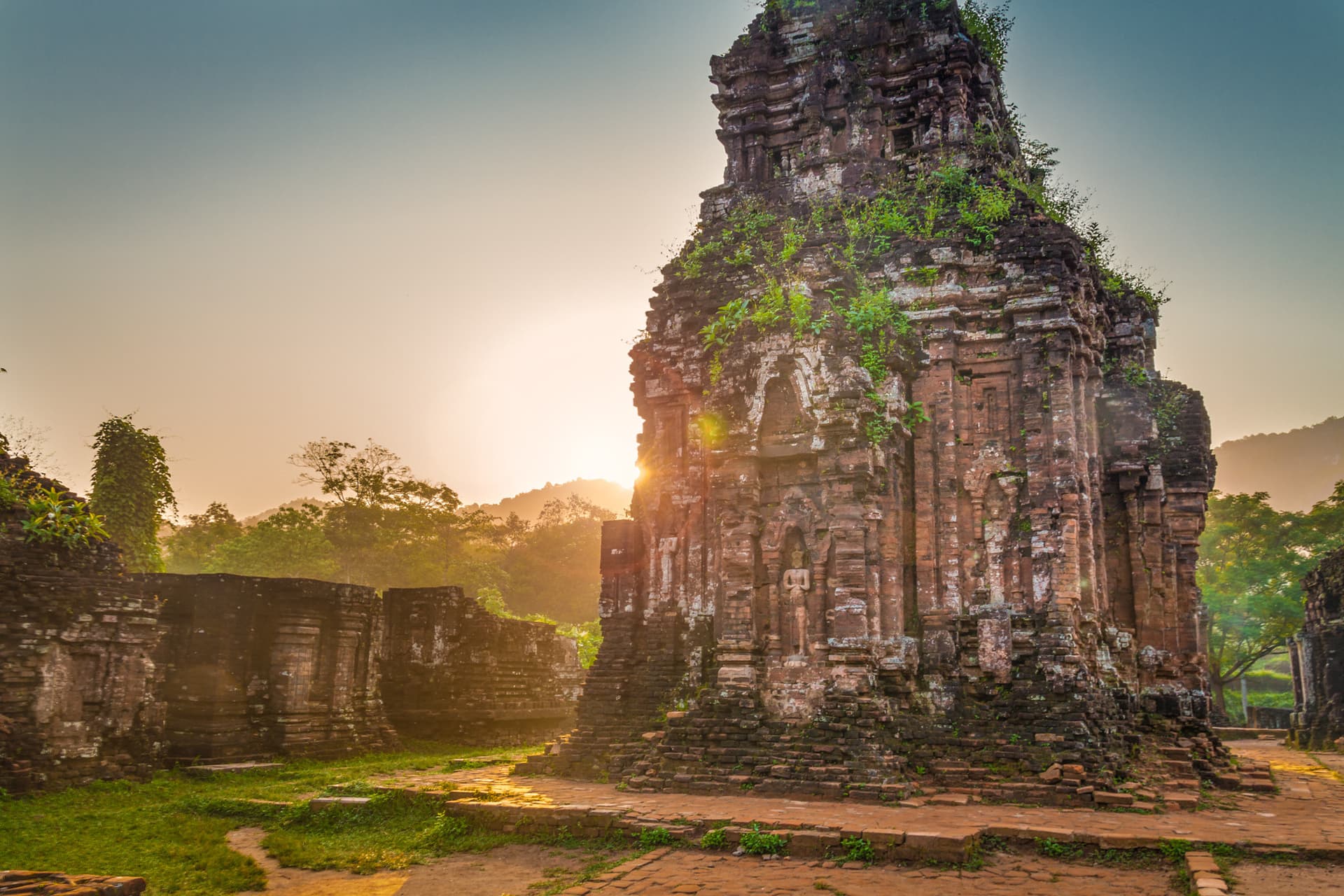 My Son Sanctuary and Hoi An Ancient Town Tour from Da Nang - تصویر 2