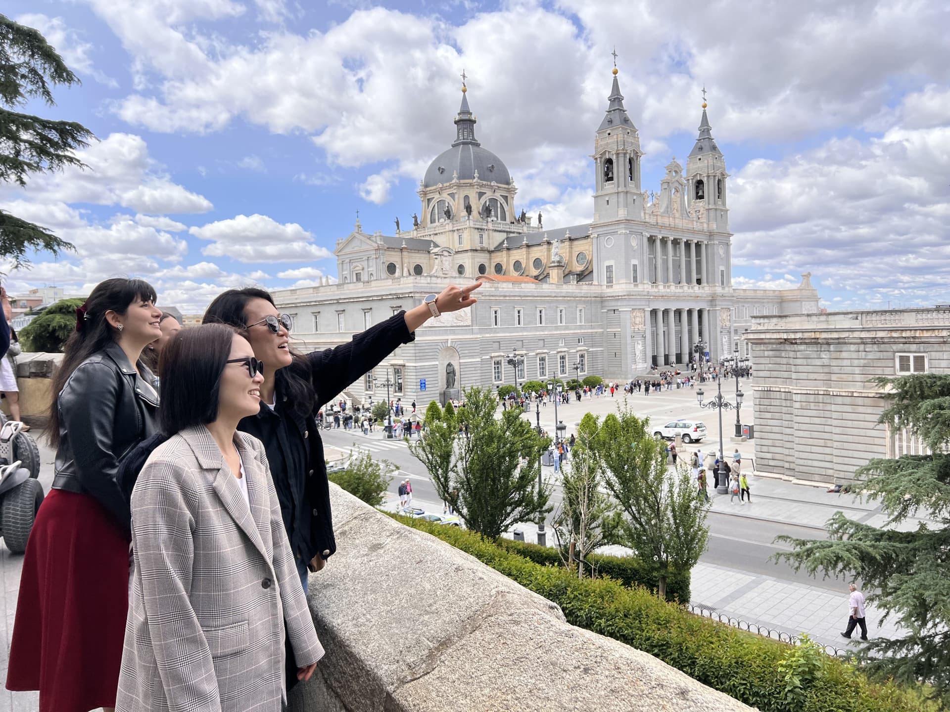 Madrid Walking Tour - تصویر اصلی