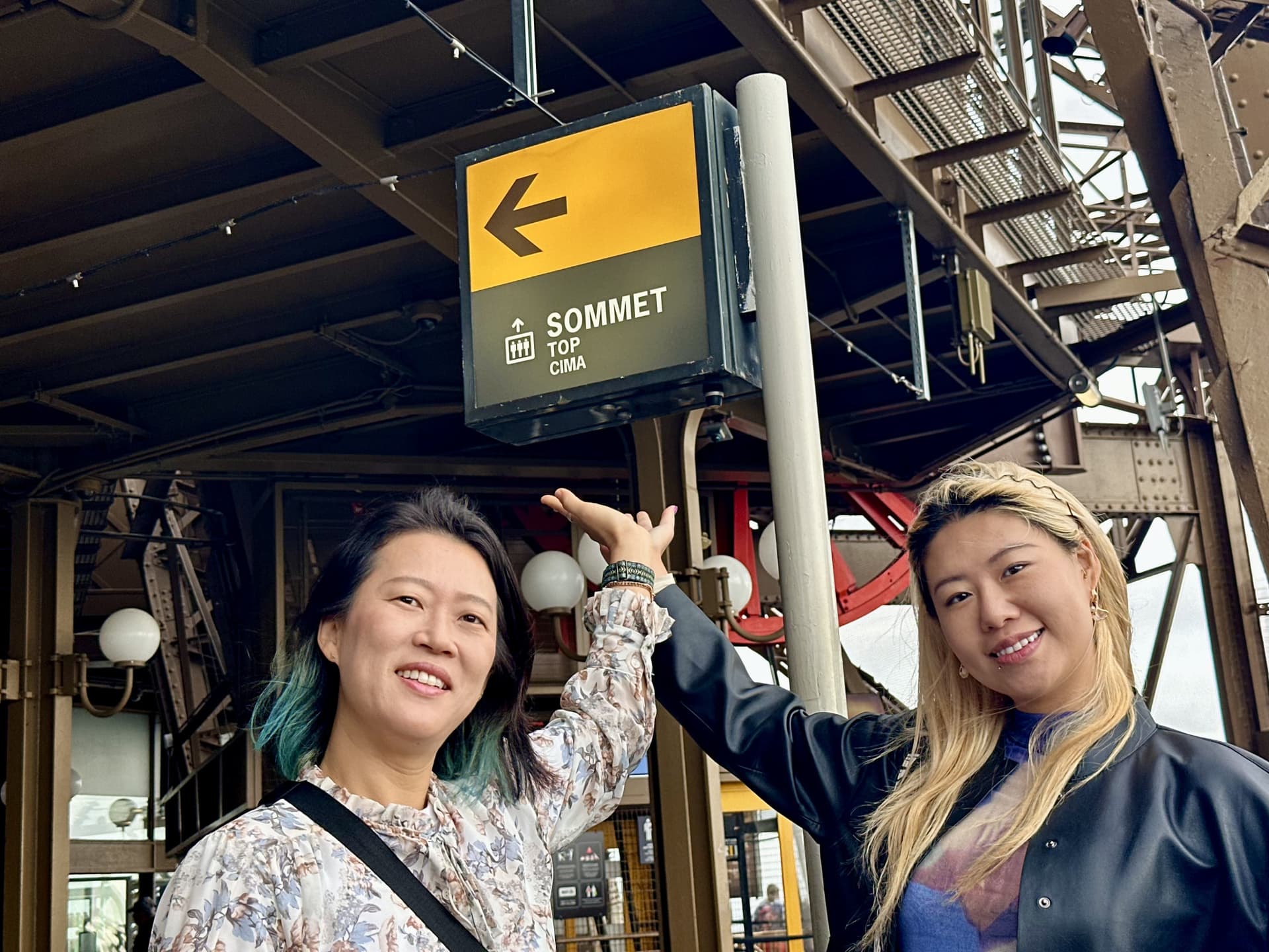 Eiffel Tower Guided Tour With Summit Entry + Seine River Cruise - تصویر 8