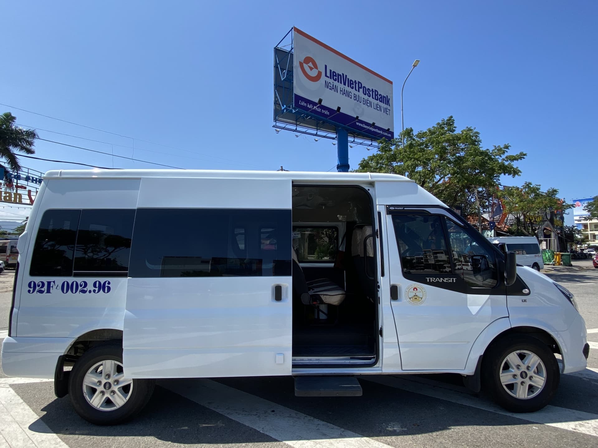 Shuttle Bus between Da Nang and Ba Na Hills - تصویر اصلی