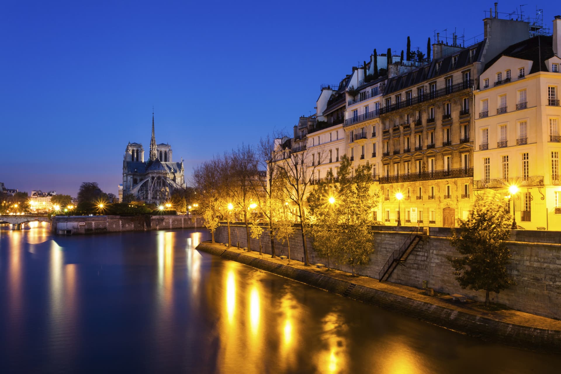 Paris Illuminations Night Bus Tour and Eiffel Tower Reserved Access - تصویر 6
