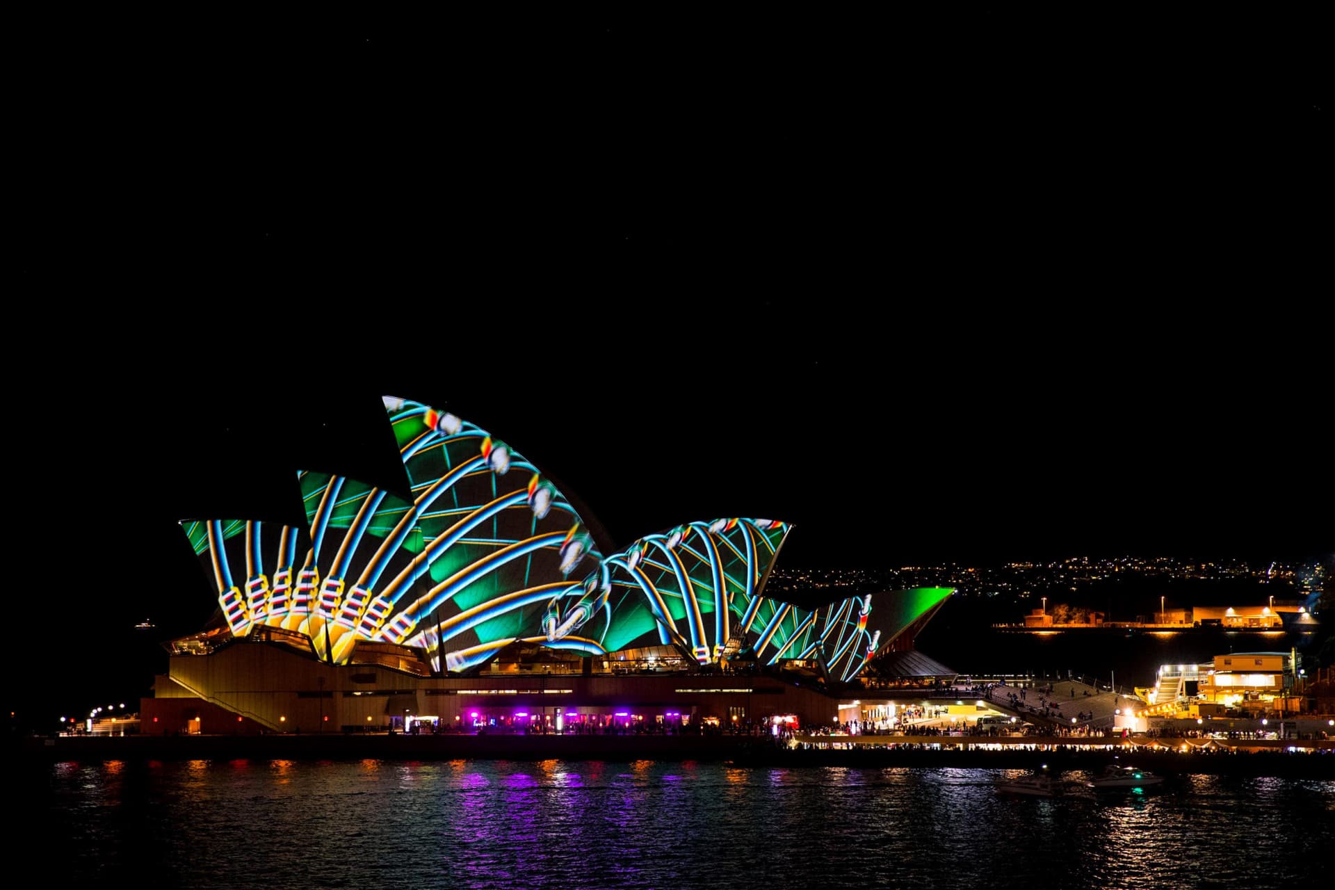 Vivid Festival of Light and Sound Cruise with Buffet Dinner aboard Sydney Princess Cruises - تصویر اصلی