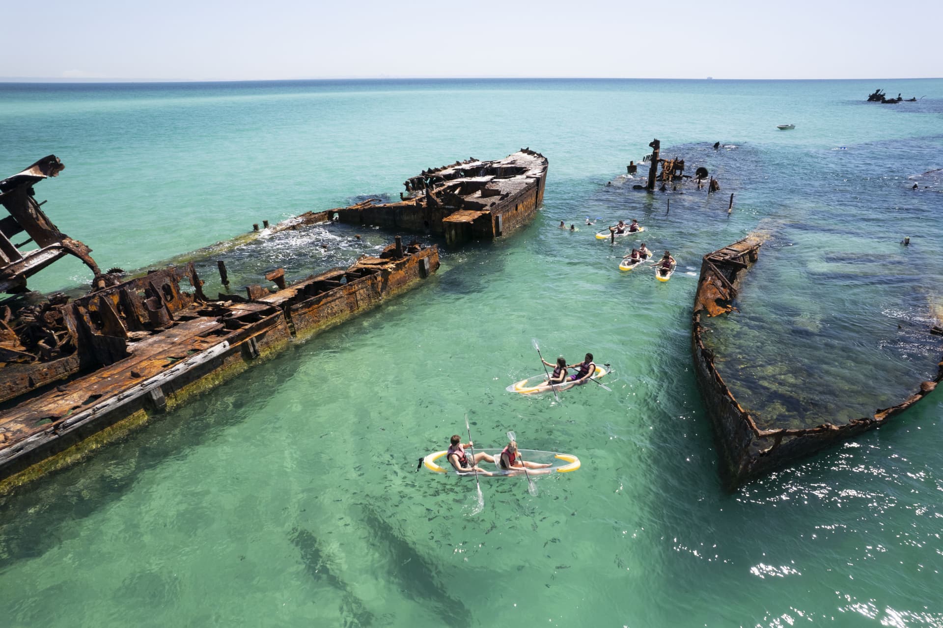 Moreton Island 1-Day Adventure Tour with Kayaking and Sandboarding - تصویر اصلی