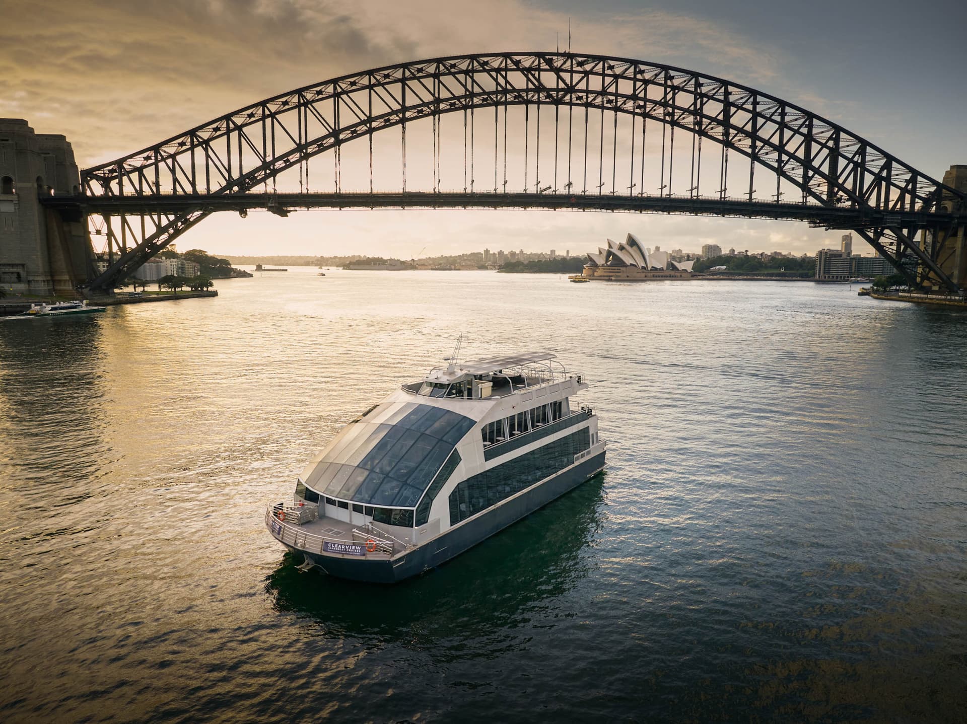Sydney Harbour Glass Boat Dinner Cruise with Wine Pairing - تصویر 8