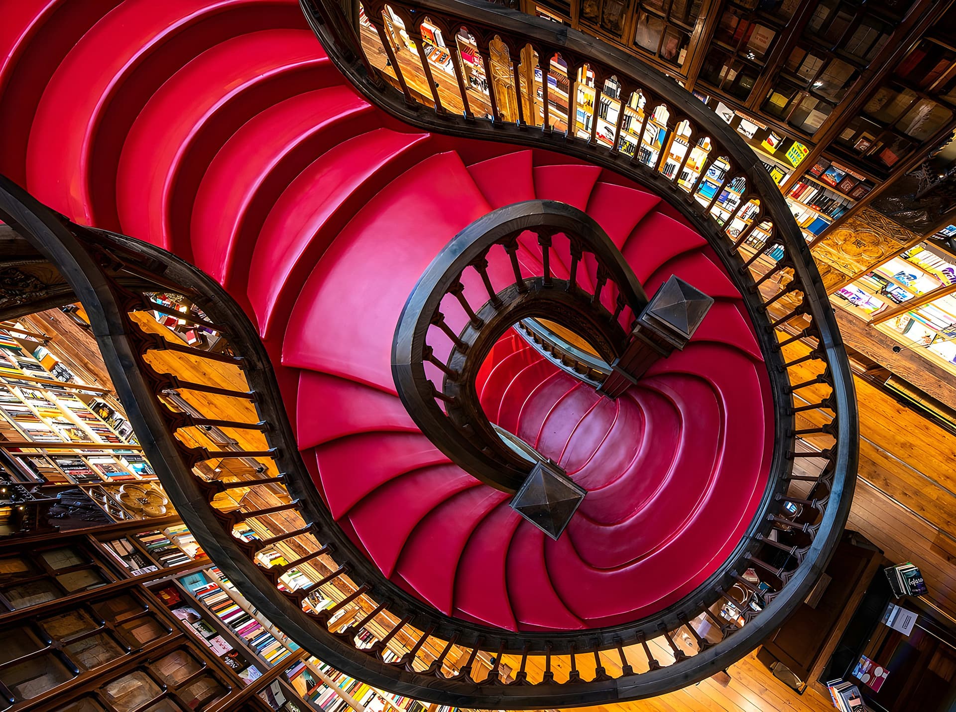 Livraria Lello Porto & Fundação Livraria Lello Ticket - تصویر 6