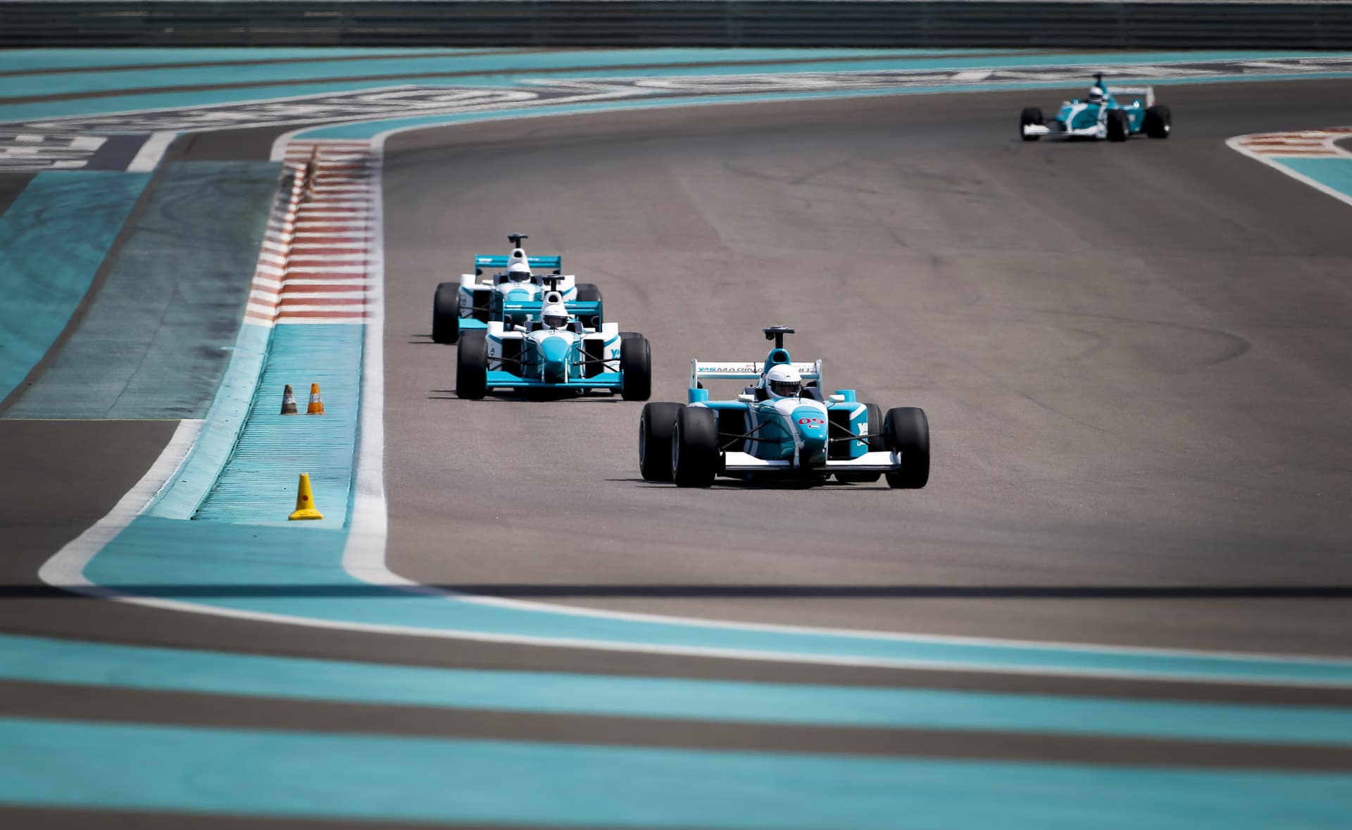Yas Marina Circuit Formula Yas 3000 Driving Experience - تصویر 2