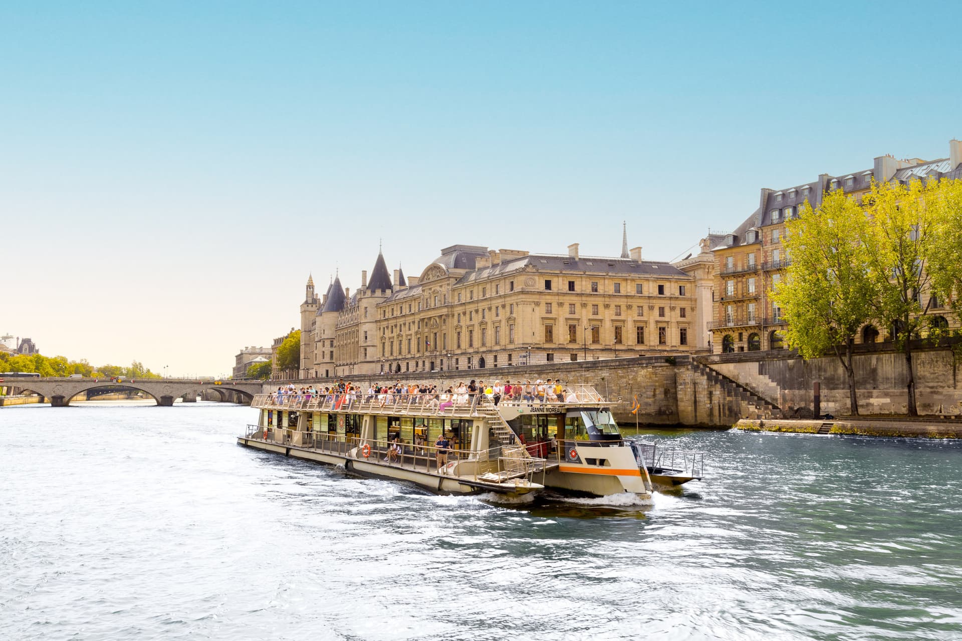 Seine River Cruise by Bateaux Parisiens – Departing from the Eiffel Tower - تصویر 11