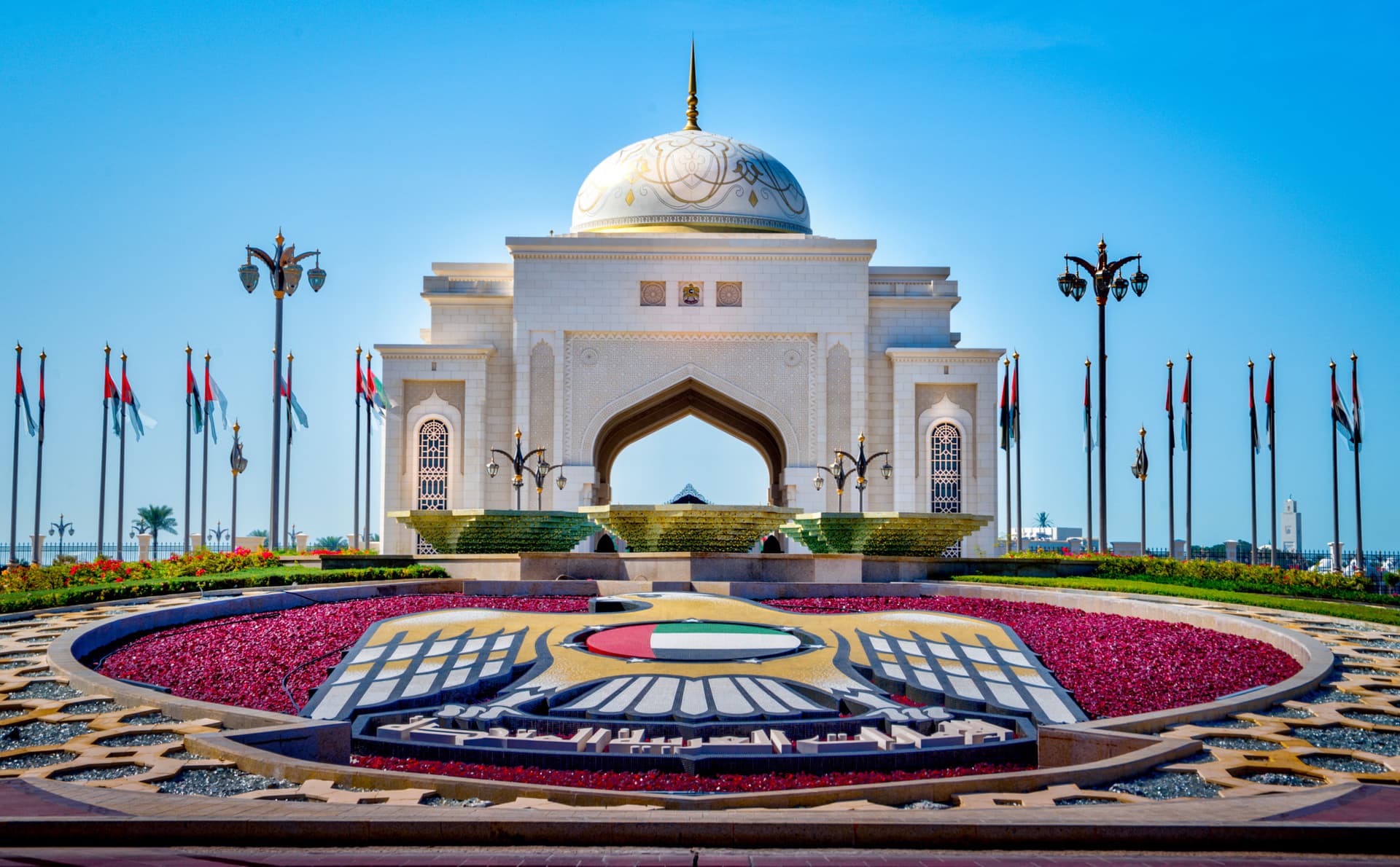 Abu Dhabi Premium City Tour from Dubai: Sheikh Zayed Mosque, Etihad Towers, Qasr Al Watan - تصویر 2