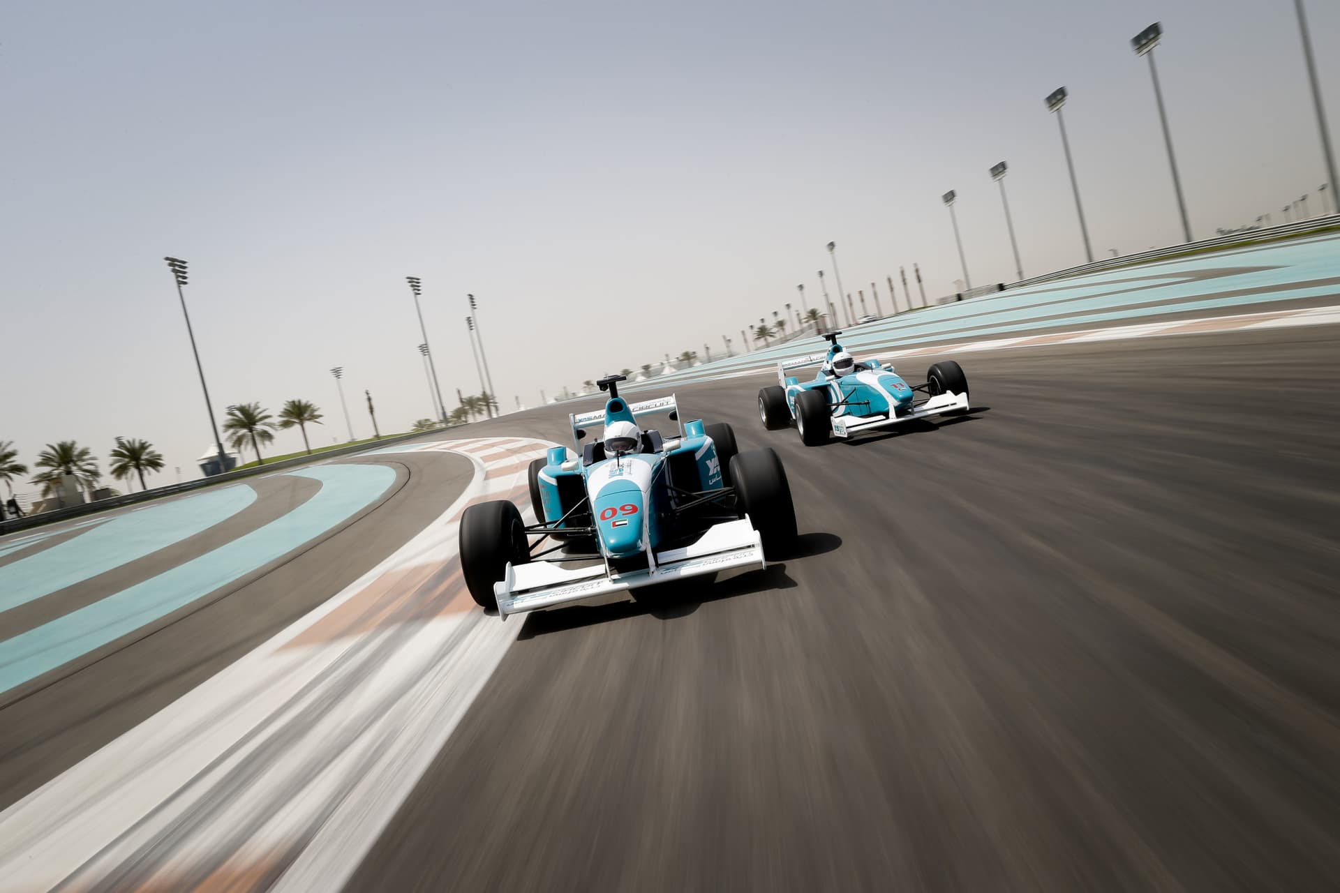 Yas Marina Circuit Formula Yas 3000 Driving Experience - تصویر 4