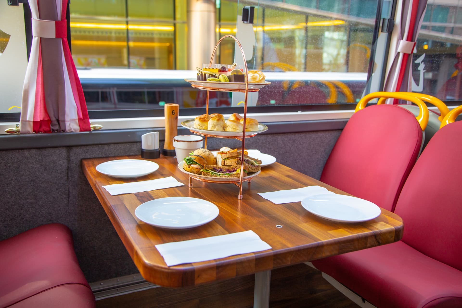 Afternoon Tea Bus with Panoramic Tour of London - تصویر 2