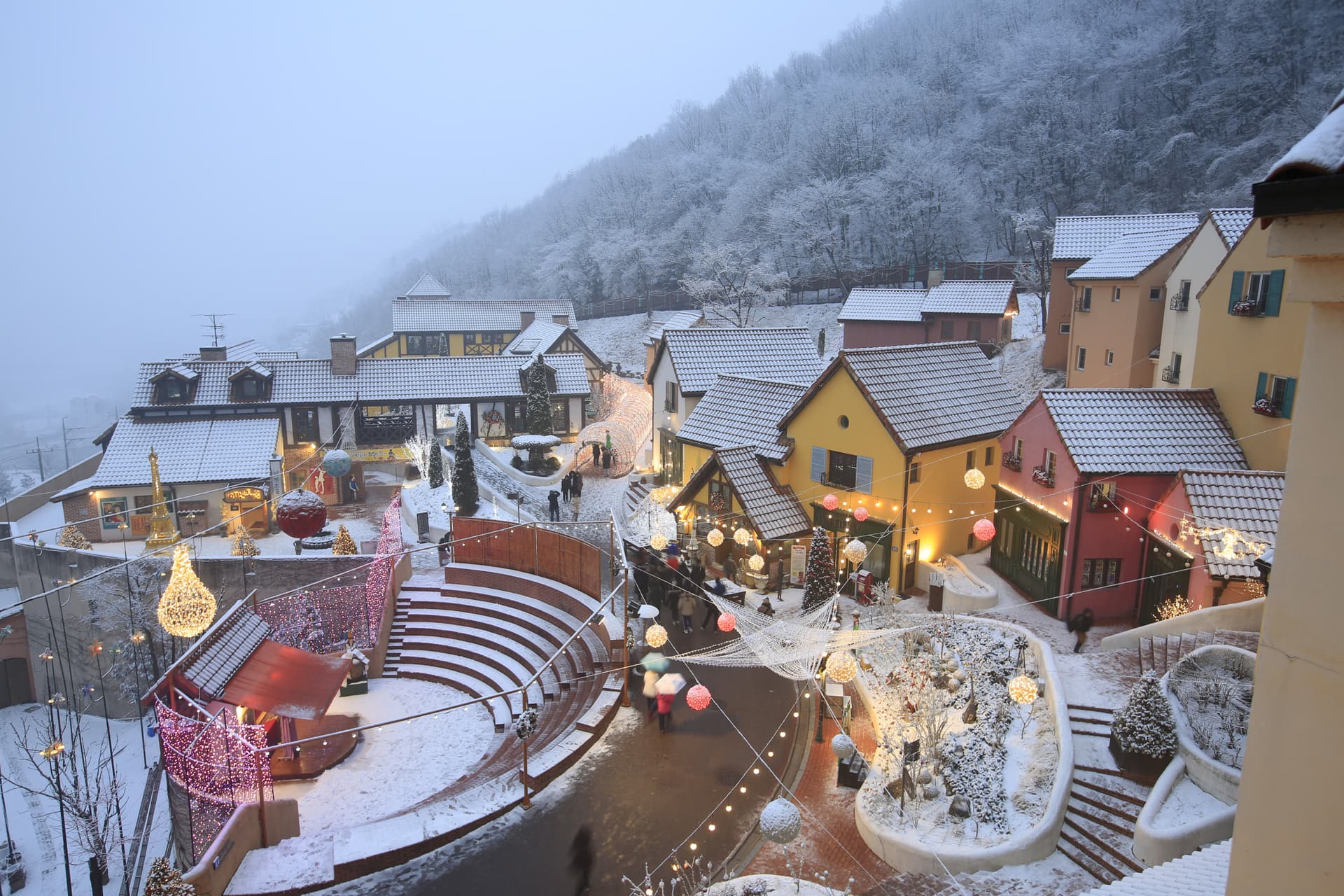 Nami Island, Petite France, Italian Village, and Gangchon Rail Bike Tour from Seoul - تصویر 5