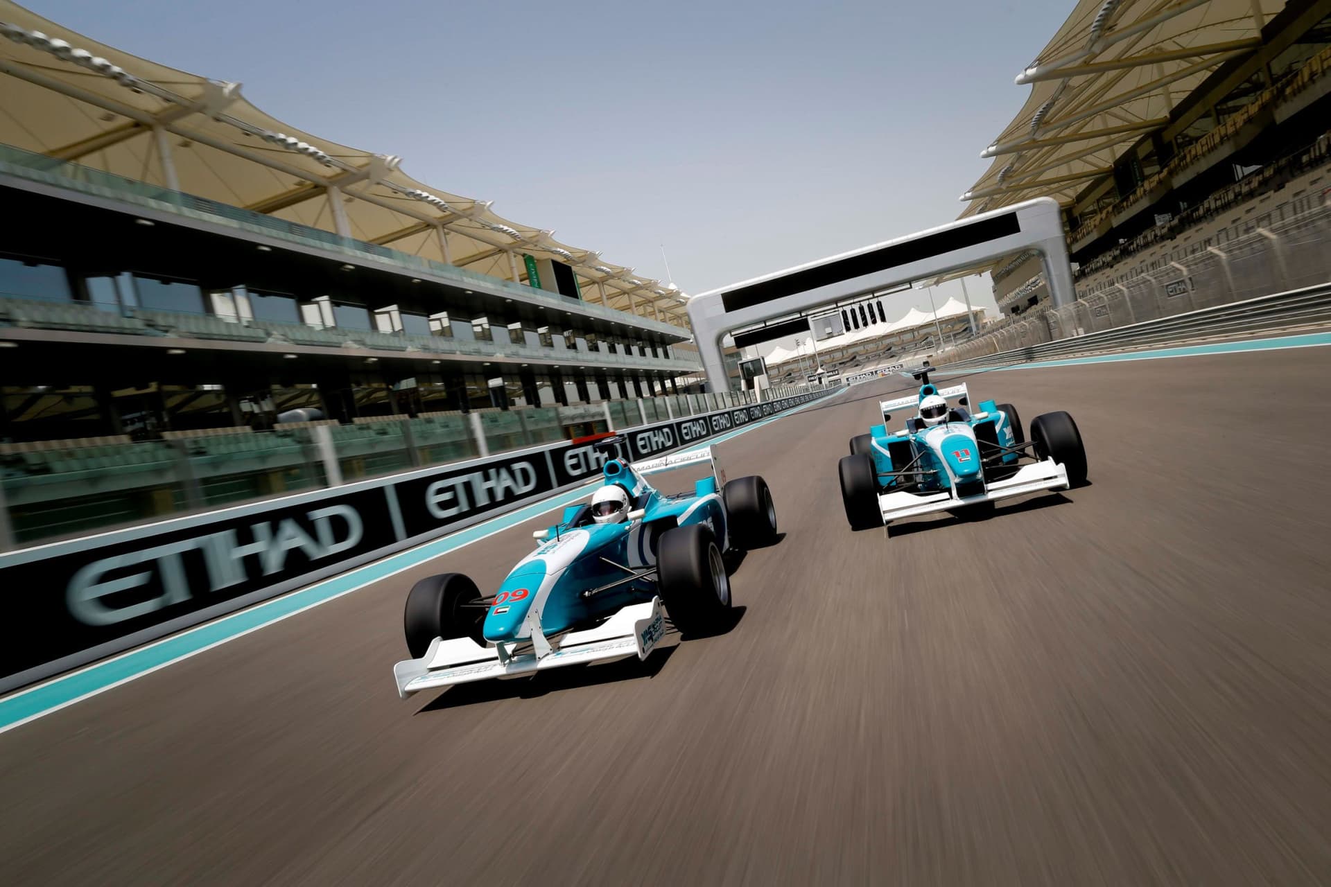 Yas Marina Circuit Formula Yas 3000 Driving Experience - تصویر 3
