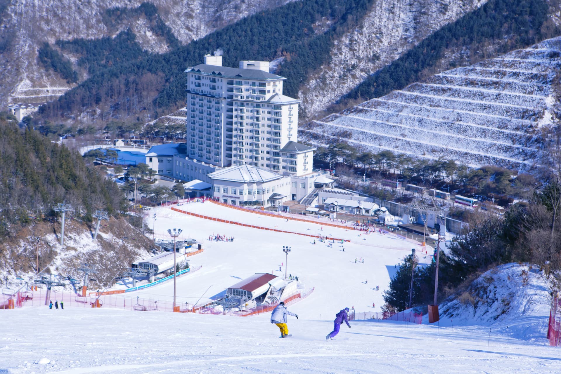 Elysian Gangchon Ski Resort and Eobi Ice Valley Full-Day Tour from Seoul - تصویر اصلی