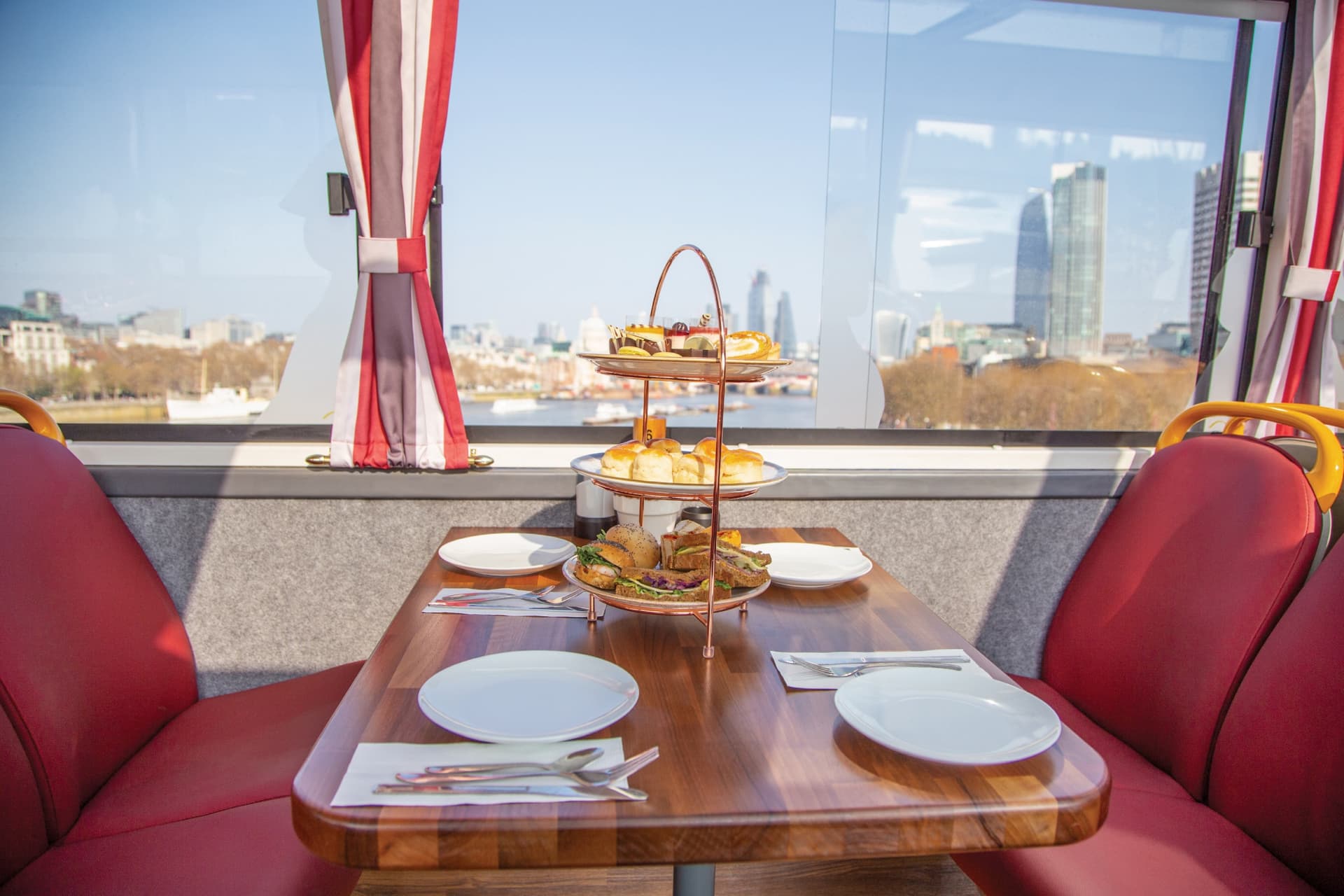 Afternoon Tea Bus with Panoramic Tour of London - تصویر 8
