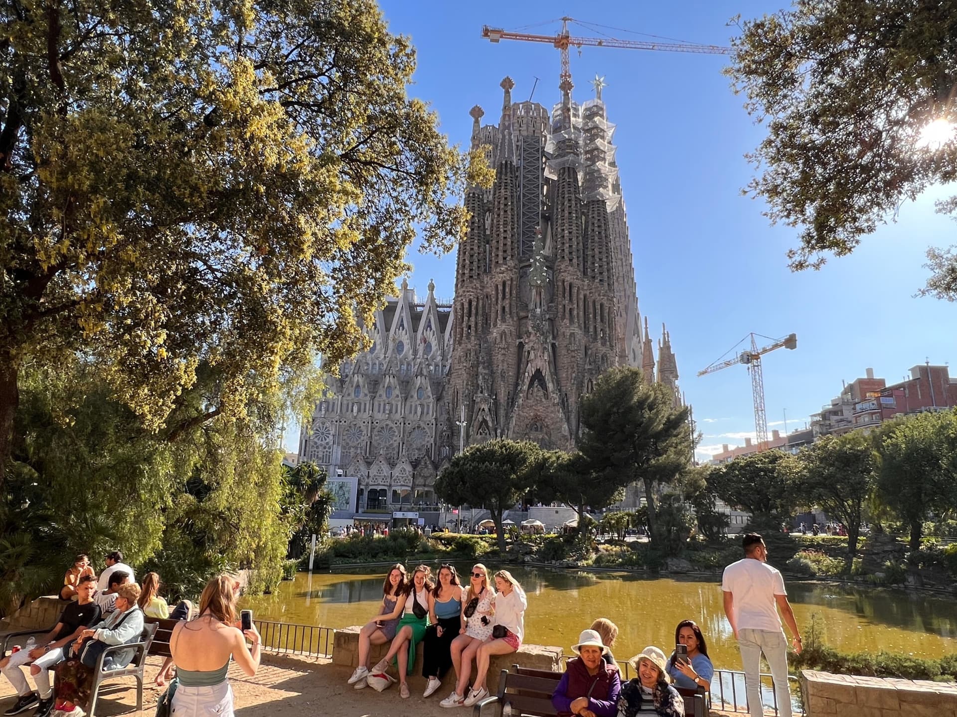 Barcelona Highlights: Sagrada Familia and Gaudi Houses Guided Tour - تصویر اصلی
