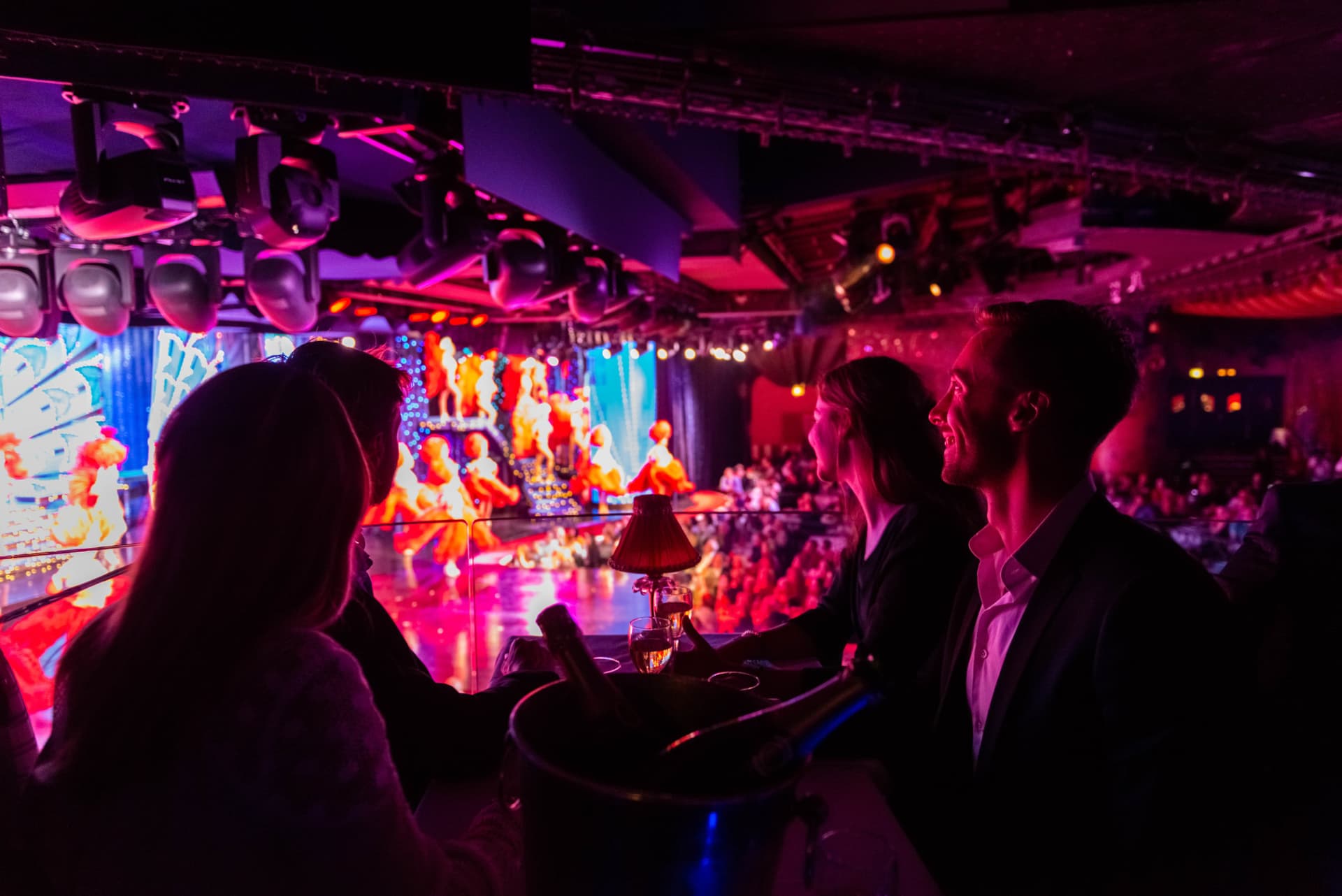 Moulin Rouge Cabaret Show and Paris Bus Tour - تصویر 4