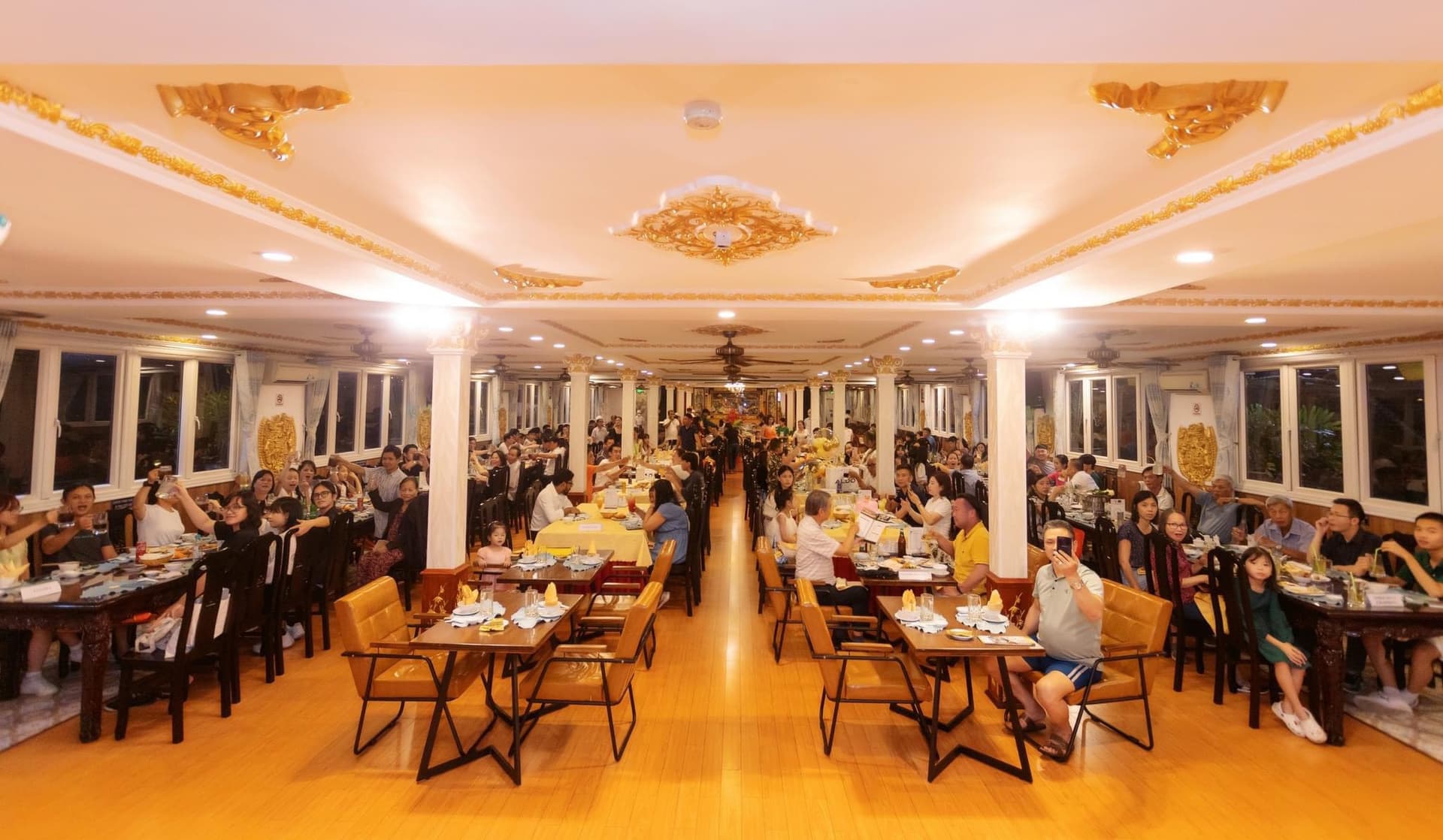 Saigon Evening Tour with Water Puppetry Show and Dinner Cruise - تصویر 7