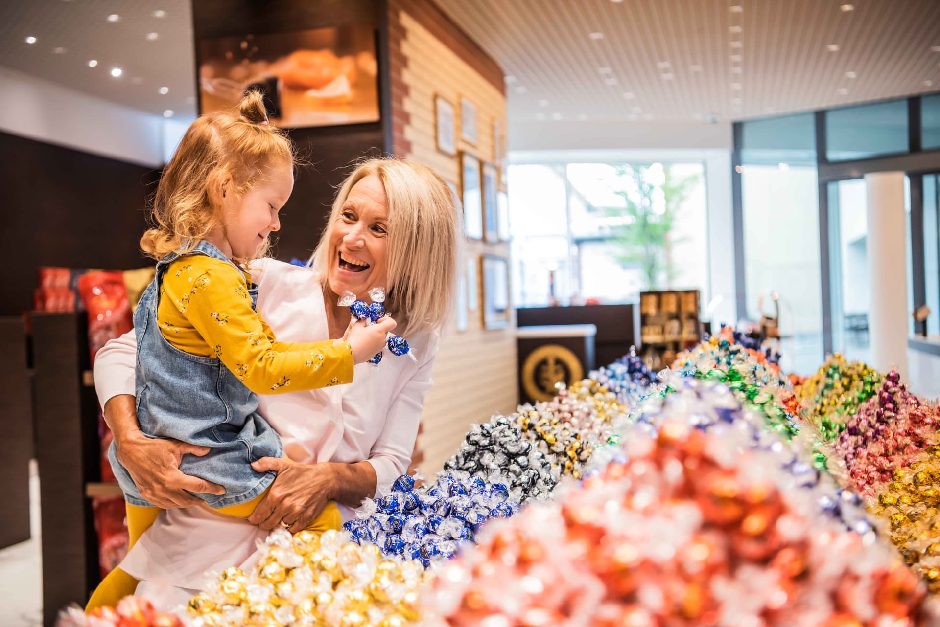 Zurich City Tour with Cruise and Lindt Home of Chocolate - تصویر 8