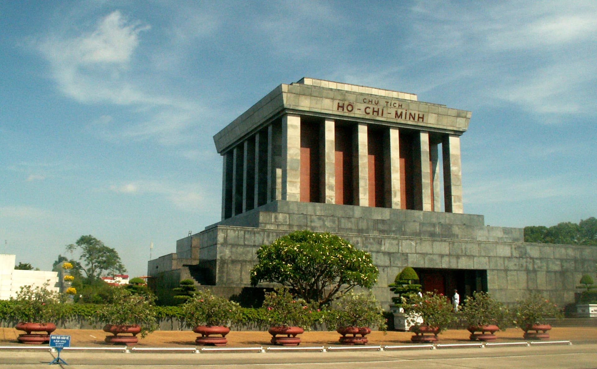 Hanoi Highlights City Tour: Ho Chi Minh Mausoleum, Temple of Literature, Tran Quoc Pagoda - تصویر 4