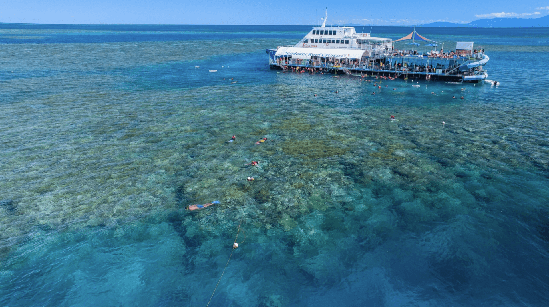Great Barrier Reef Pontoon Full-Day Tour at Moore Reef - تصویر 12