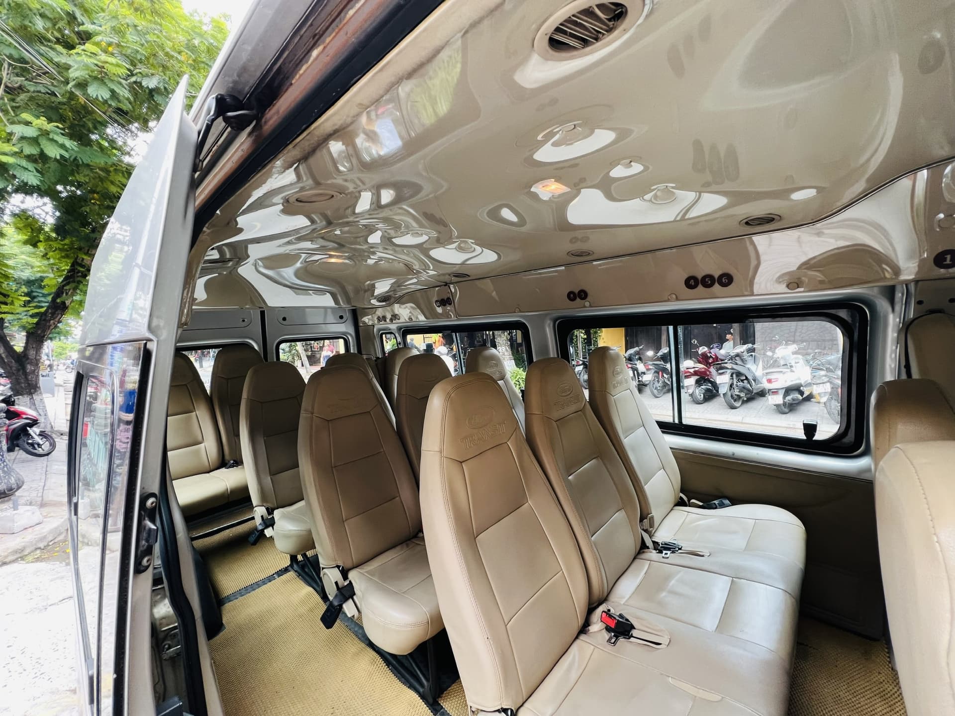 Shuttle Bus Transfers between Da Nang Airport and Hoi An City Centre - تصویر اصلی