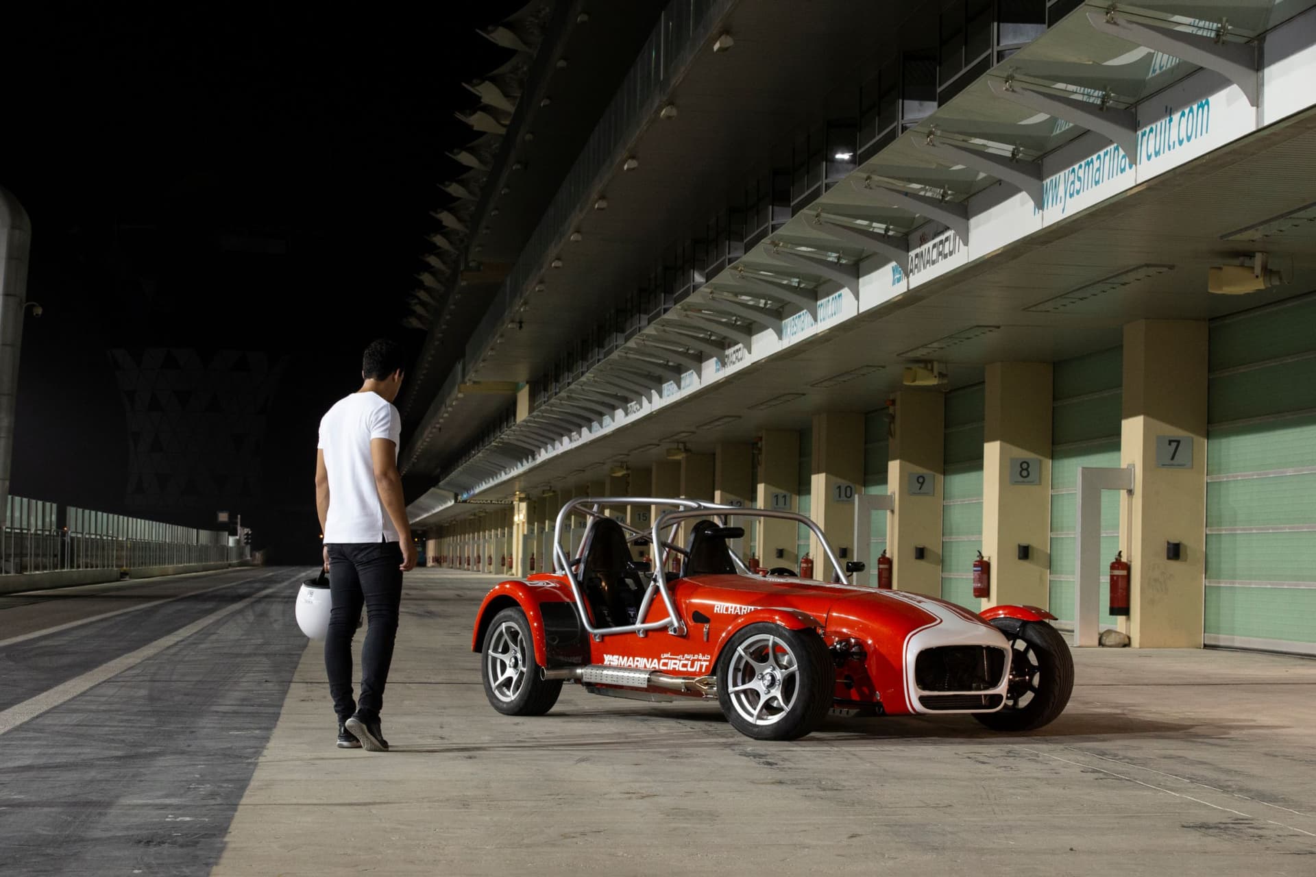 Yas Marina Circuit Caterham Seven 360 Driving Experience - تصویر 5