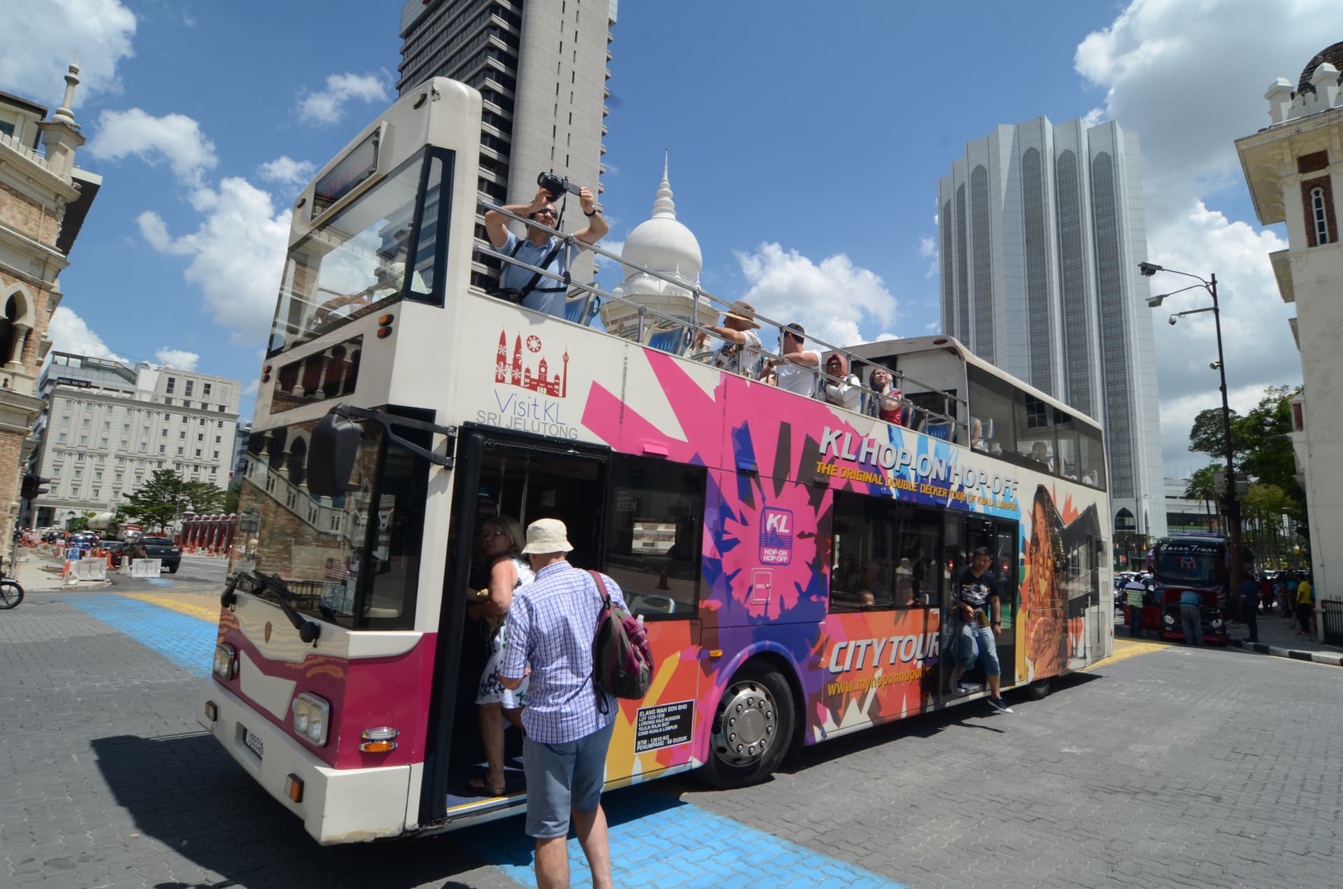 COMBO: KL Hop-on Hop-off Sightseeing Bus Tour + Aquaria KLCC Ticket - تصویر 5