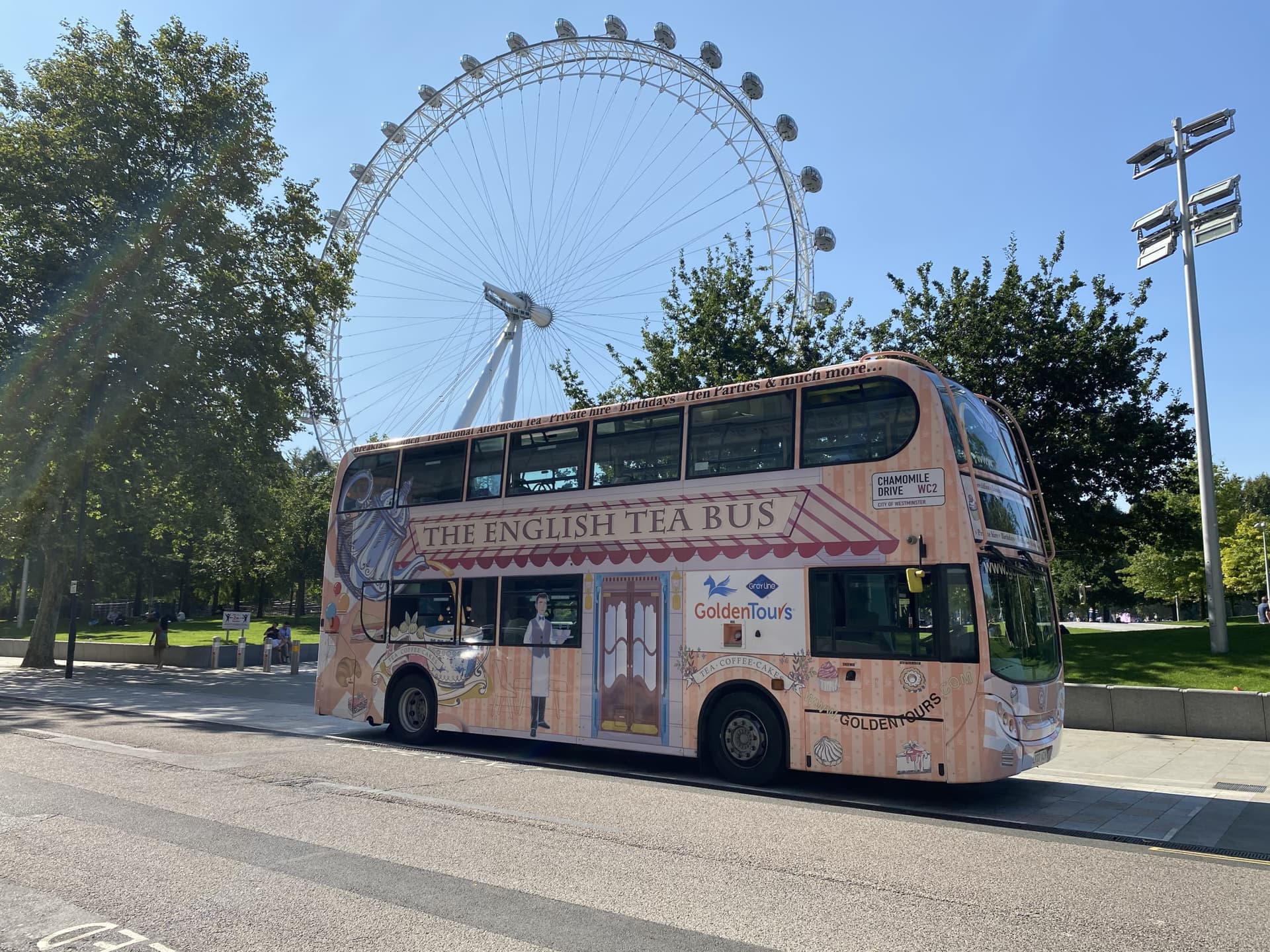 Afternoon Tea Bus with Panoramic Tour of London - تصویر اصلی