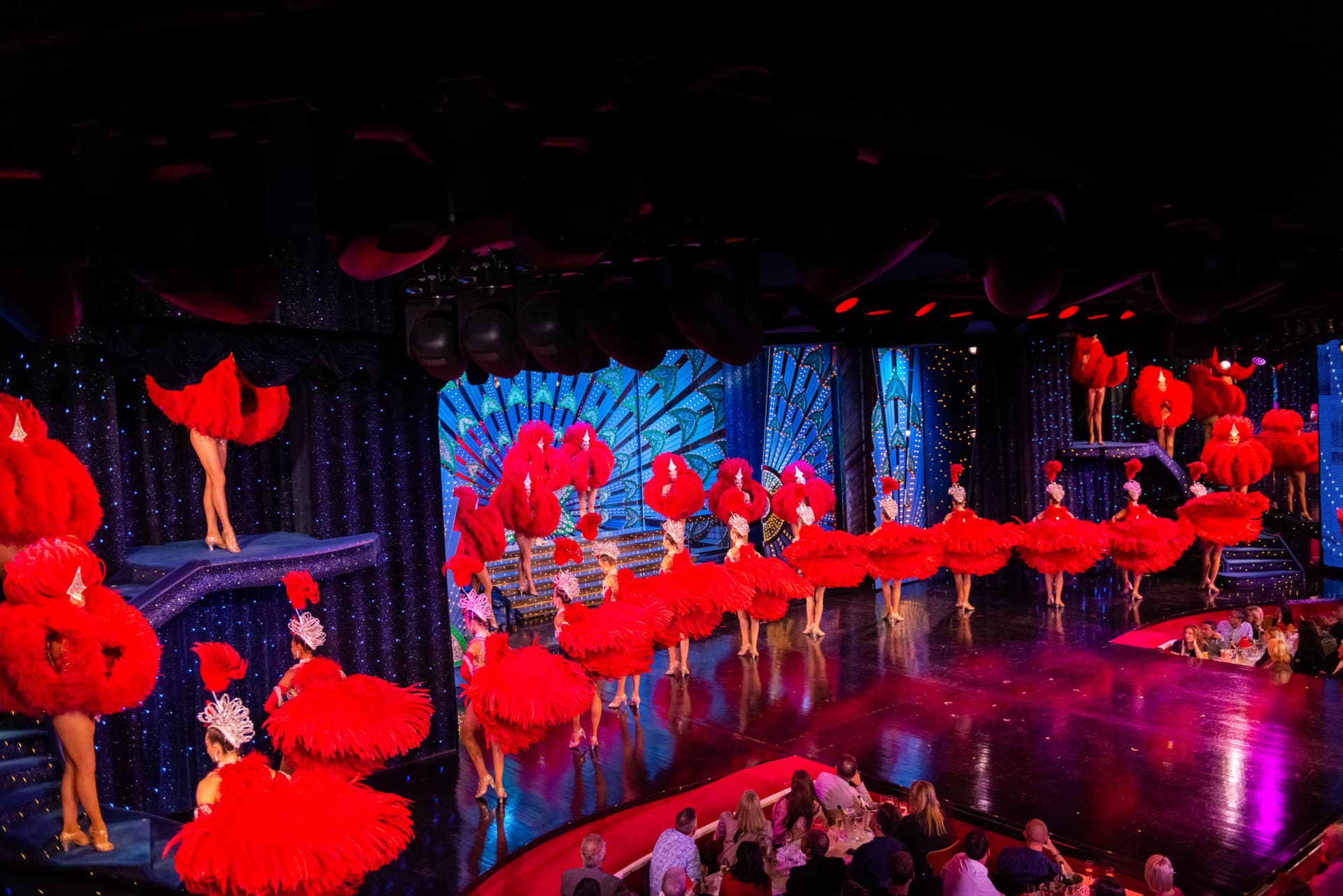 Moulin Rouge Cabaret Show with Drop-off Service and Dinner - تصویر اصلی