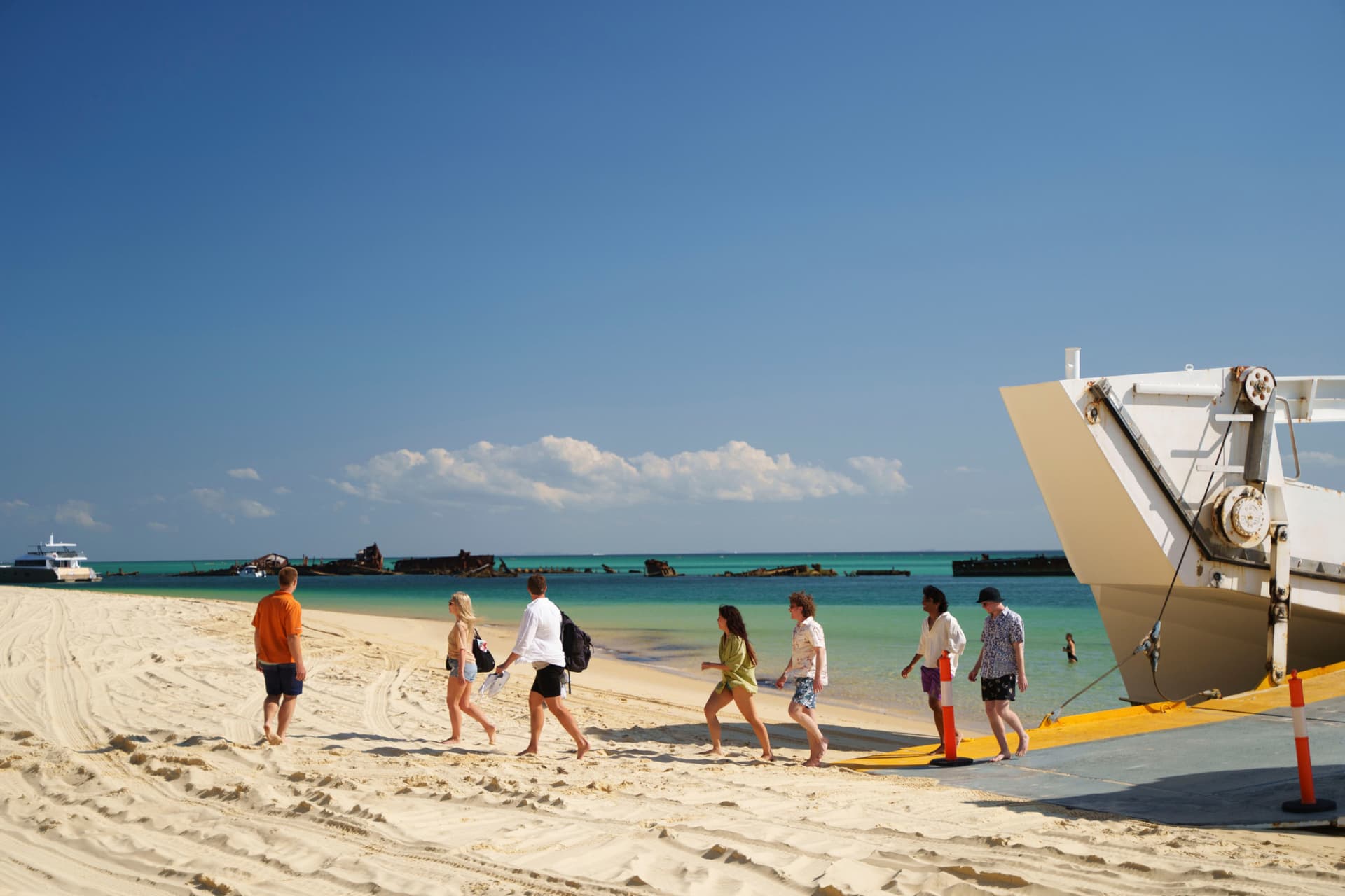 Moreton Island 1-Day Adventure Tour with Kayaking and Sandboarding - تصویر 12
