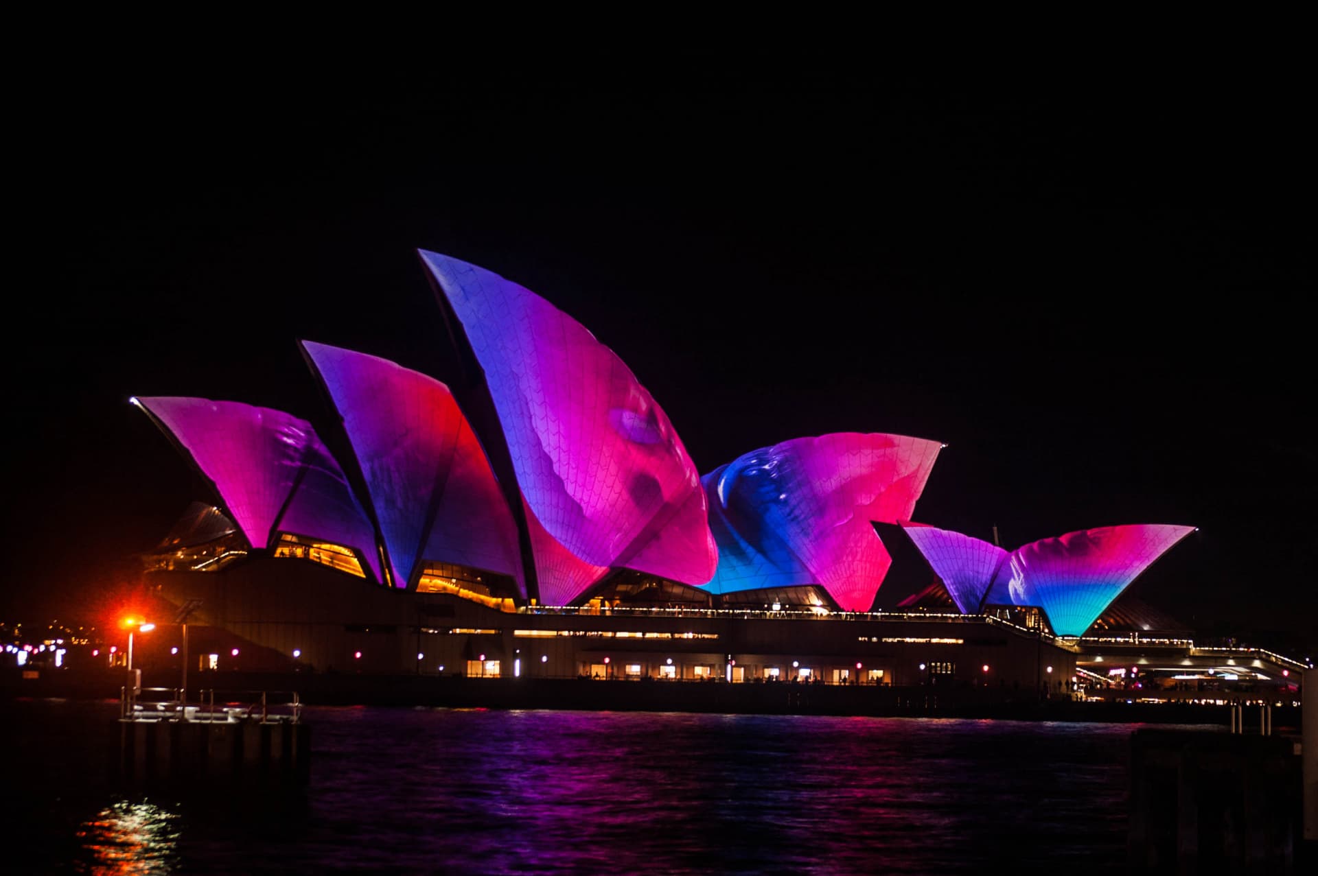 Vivid Festival of Light and Sound Cruise with Buffet Dinner aboard Sydney Princess Cruises - تصویر 3