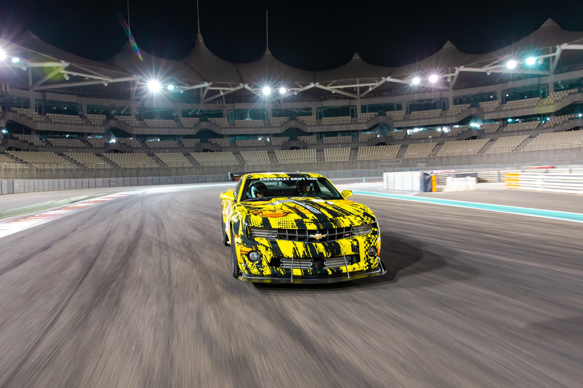 Yas Marina Circuit Chevrolet Drift Taxi Passenger Experience - تصویر 2