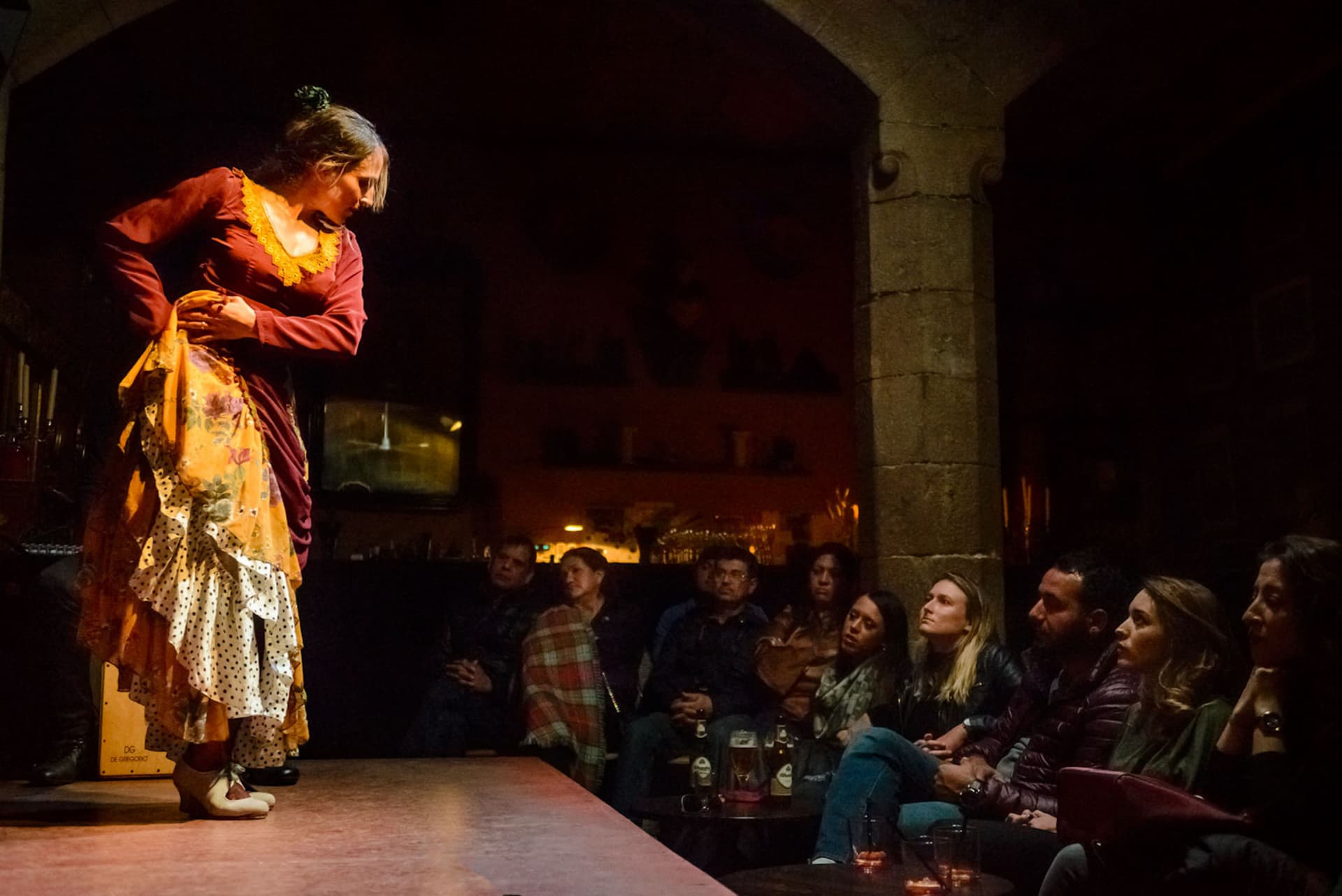 Barcelona Old Town Walking Tour with Flamenco Show and Tapas Dinner - تصویر 3