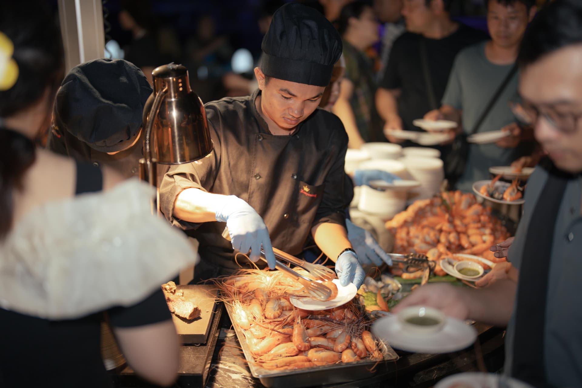 Chao Phraya River Dinner Cruise aboard The Planet Cruise - تصویر 7