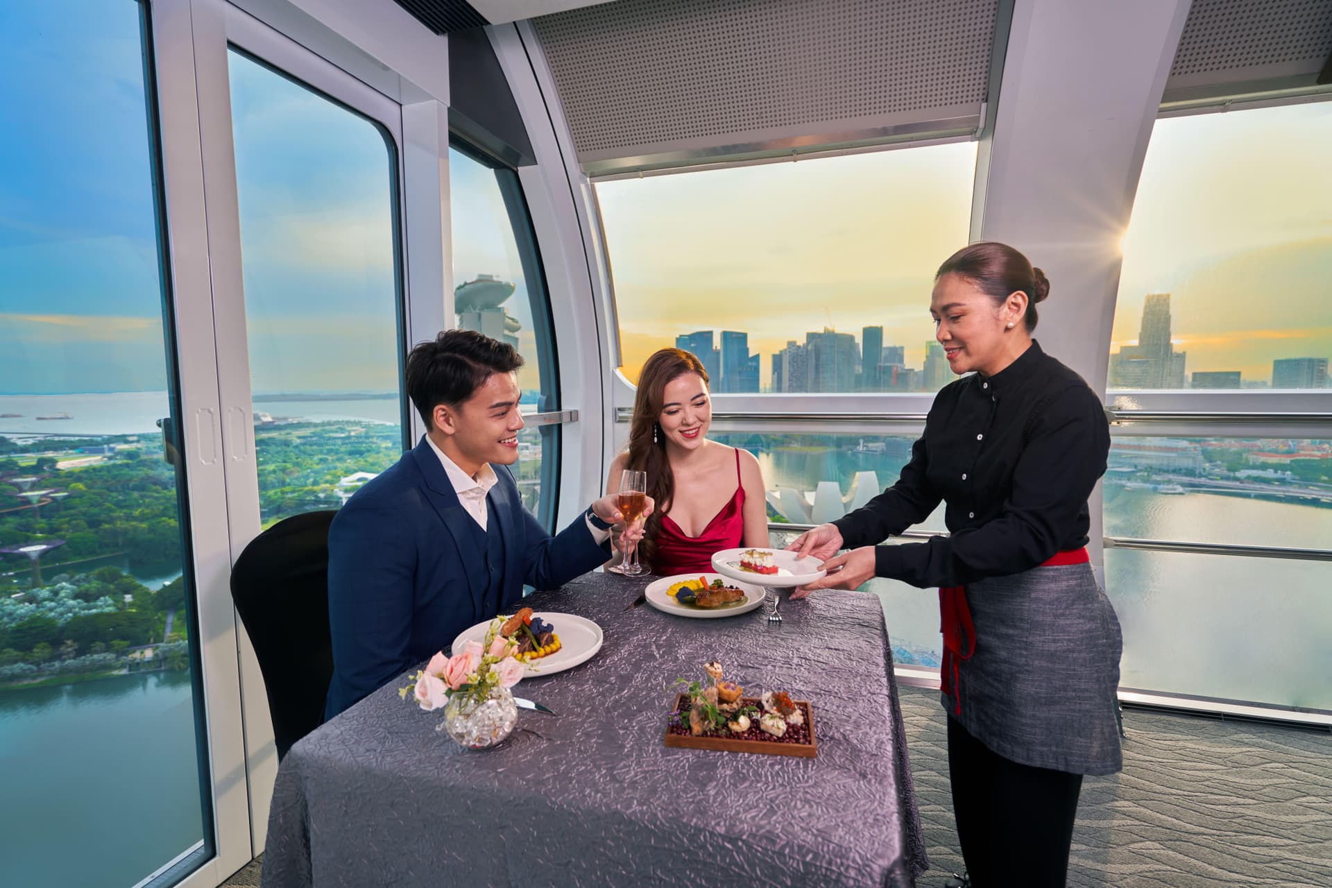 165 Sky Dining by Singapore Flyer - تصویر اصلی