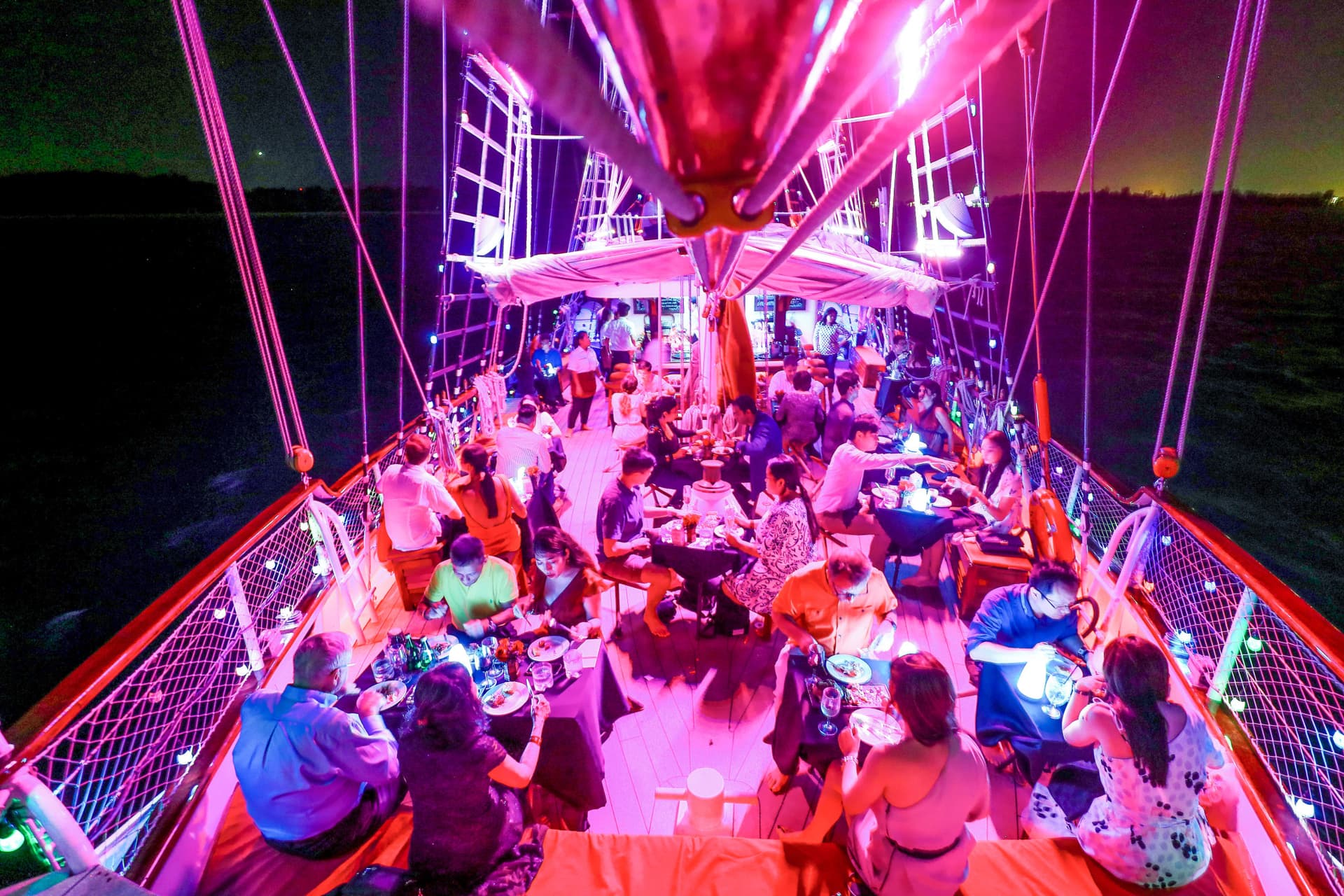 The Royal Albatross - Luxury Tall Ship Cruise Ticket - تصویر 30