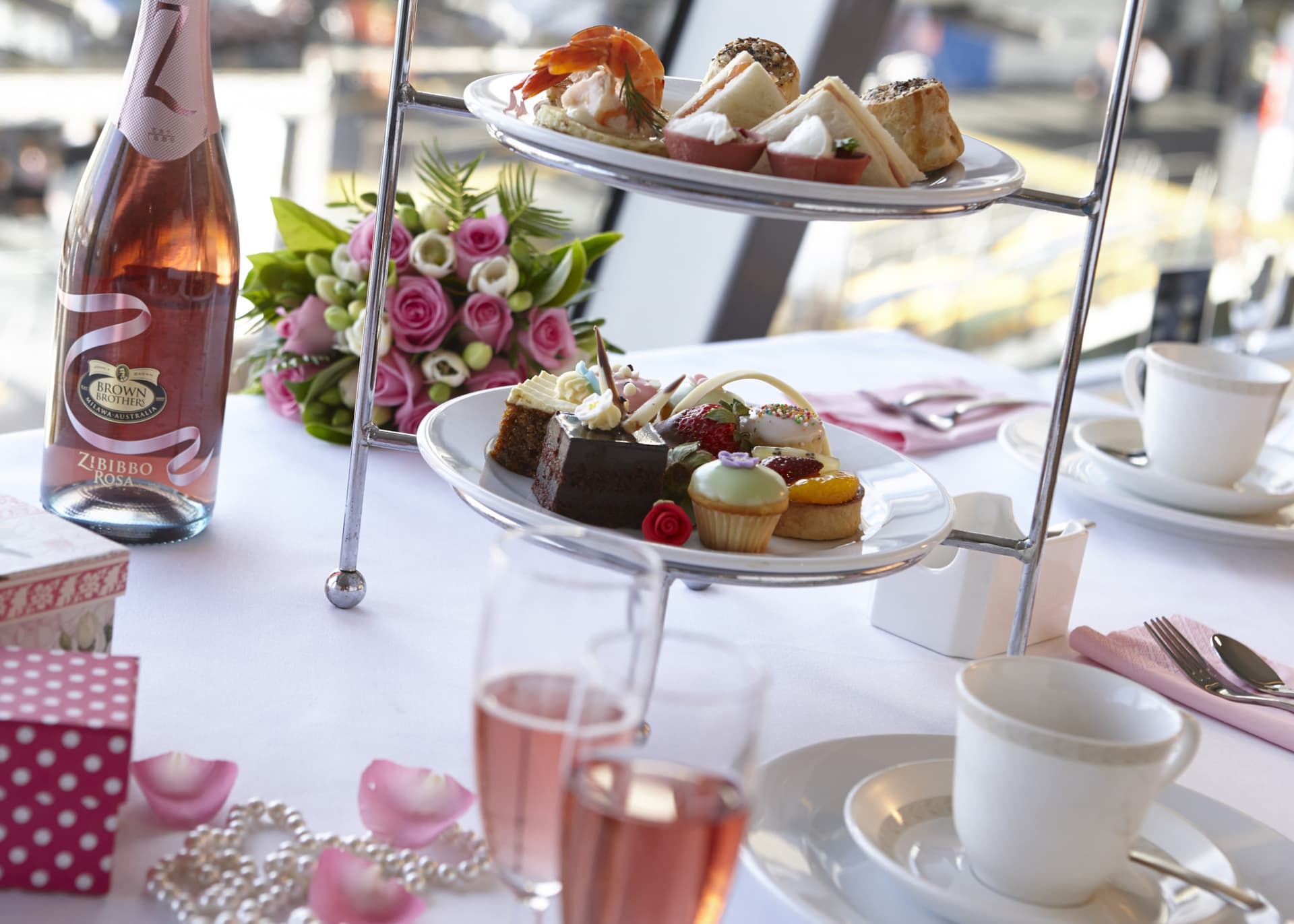 Sydney Harbour High Tea Cruise aboard Captain Cook Cruises - تصویر 5