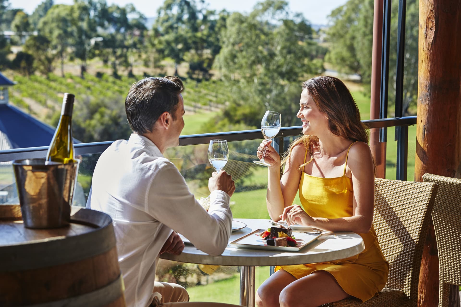 Swan Valley Half-Day Coach Tour with Wine and Chocolate Tasting - تصویر 2