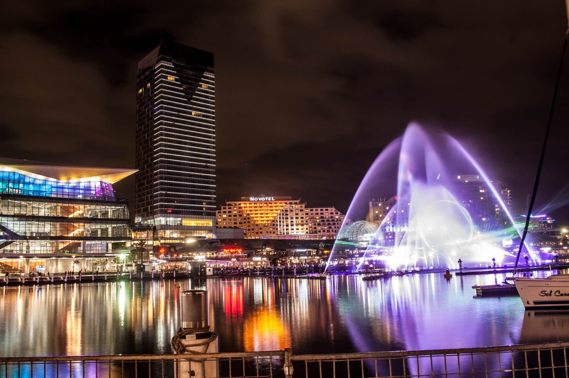 Vivid Festival of Light and Sound Cruise with Buffet Dinner aboard Sydney Princess Cruises - تصویر 9