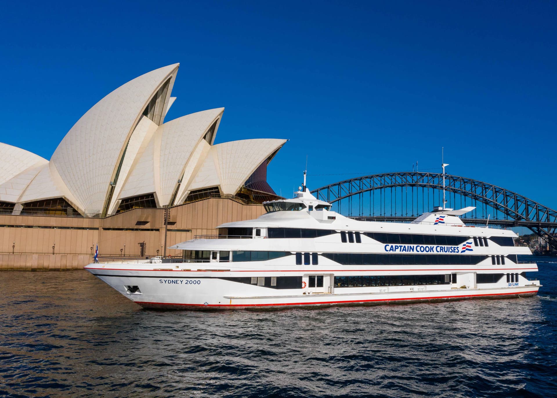 Sydney Harbour Long Lunch Cruise aboard Captain Cook Cruises - تصویر 4