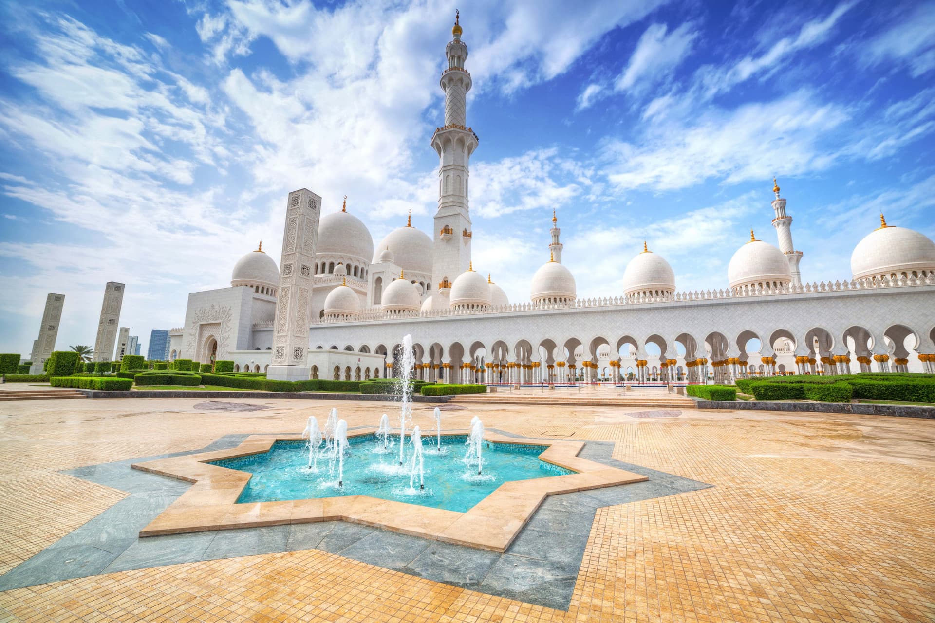 Sheikh Zayed Grand Mosque Tour from Dubai - تصویر اصلی
