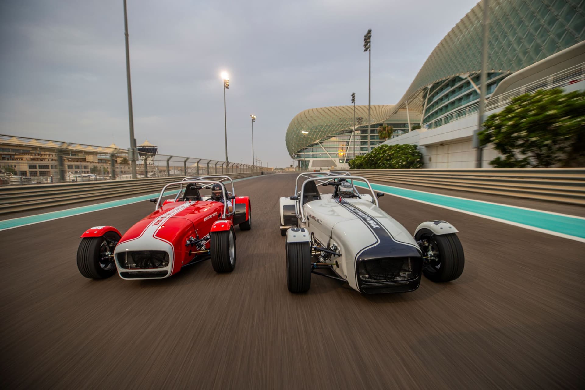 Yas Marina Circuit Caterham Seven 360 Driving Experience - تصویر 4