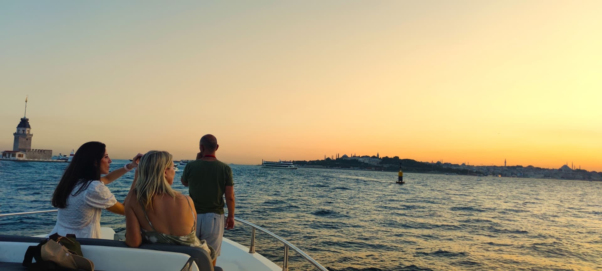 Bosphorus Sightseeing Cruise on a Luxury Yacht - تصویر 3