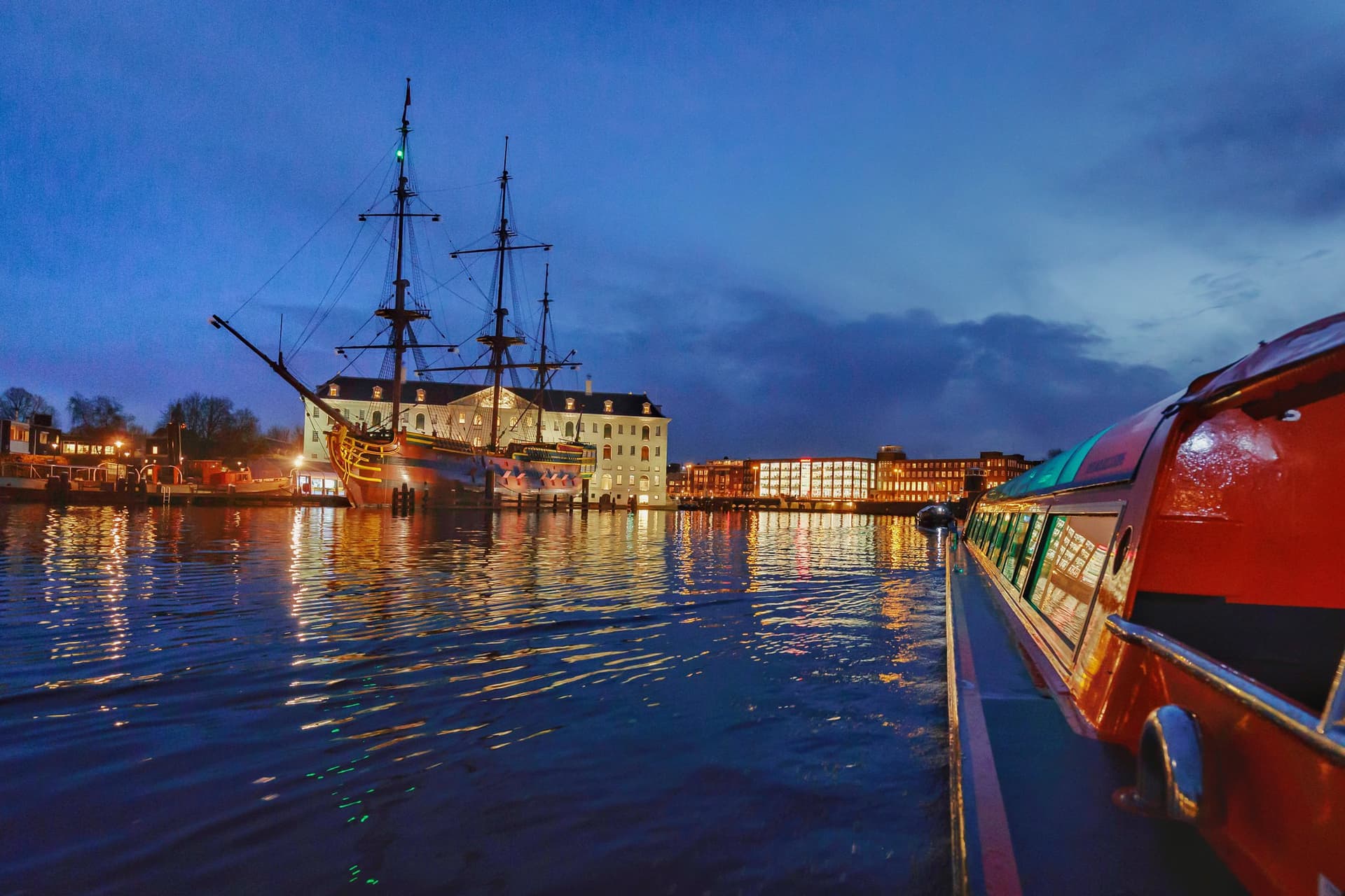 Amsterdam Canal Cruise Ticket with New York Pizza and Drinks - تصویر 5