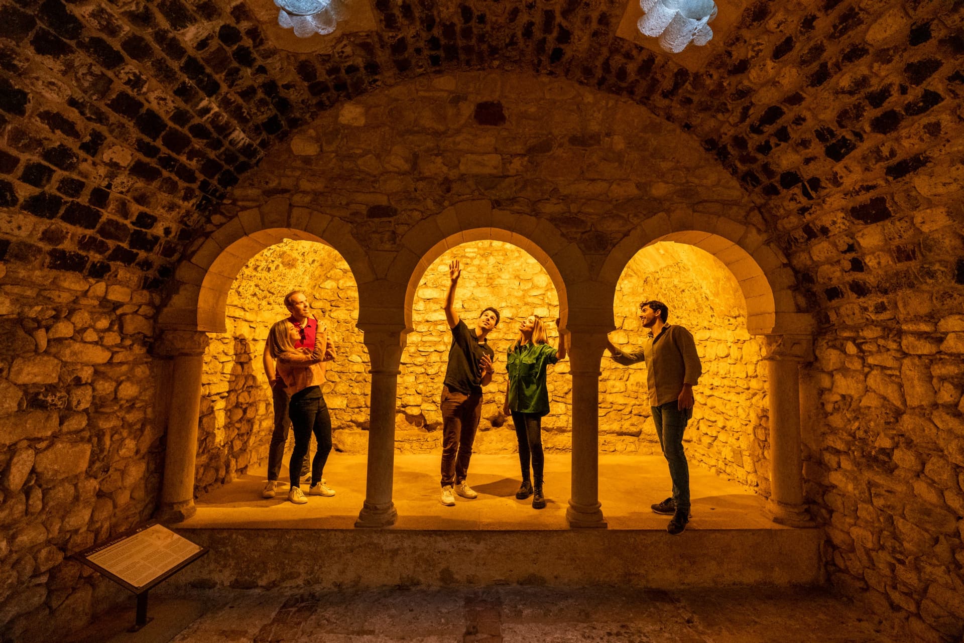 Girona City Private Half-Day Tour with High-Speed Train Transfer from Barcelona - تصویر 2