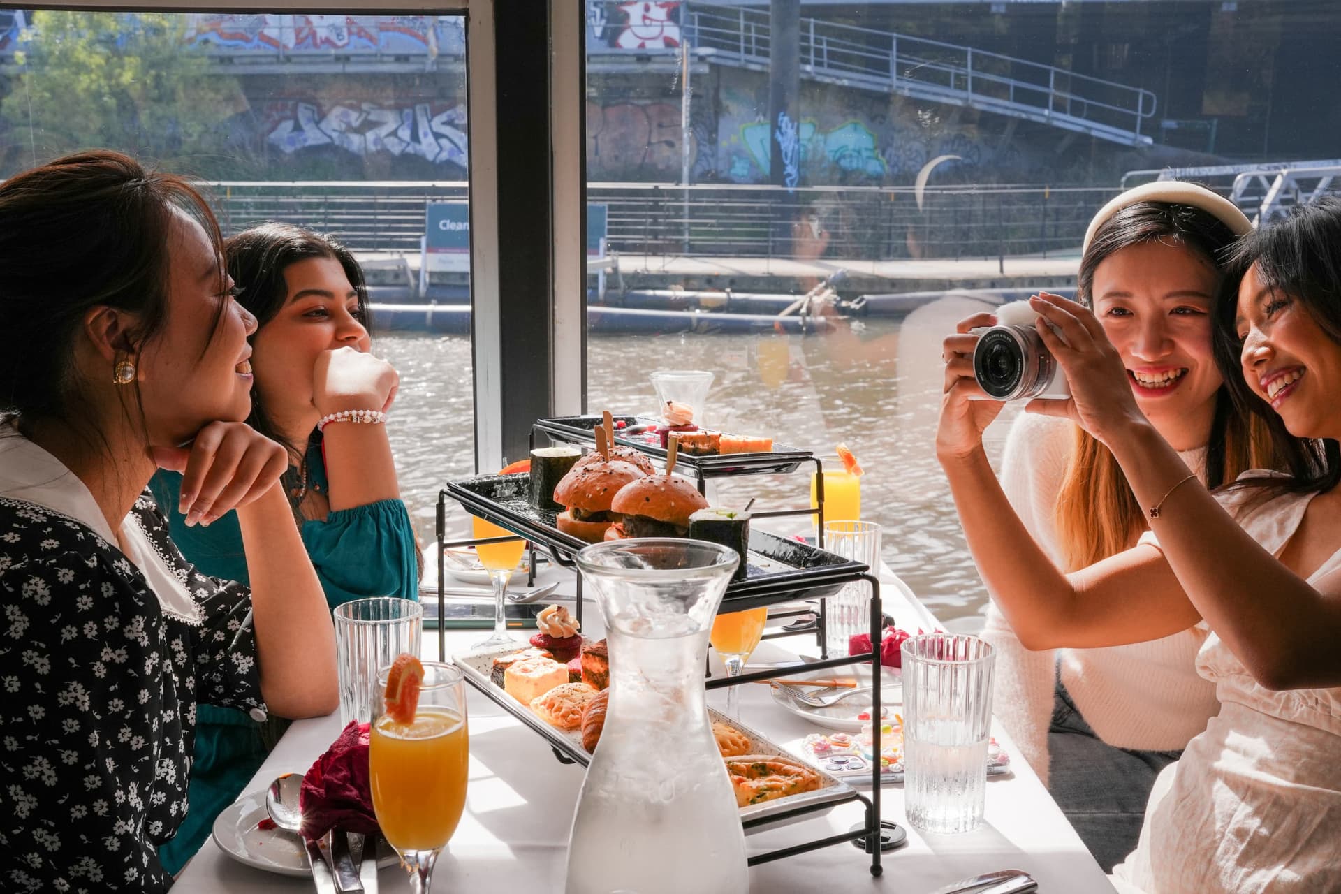 Spirit of Melbourne Bottomless Brunch Cruise on the Yarra River - تصویر 2