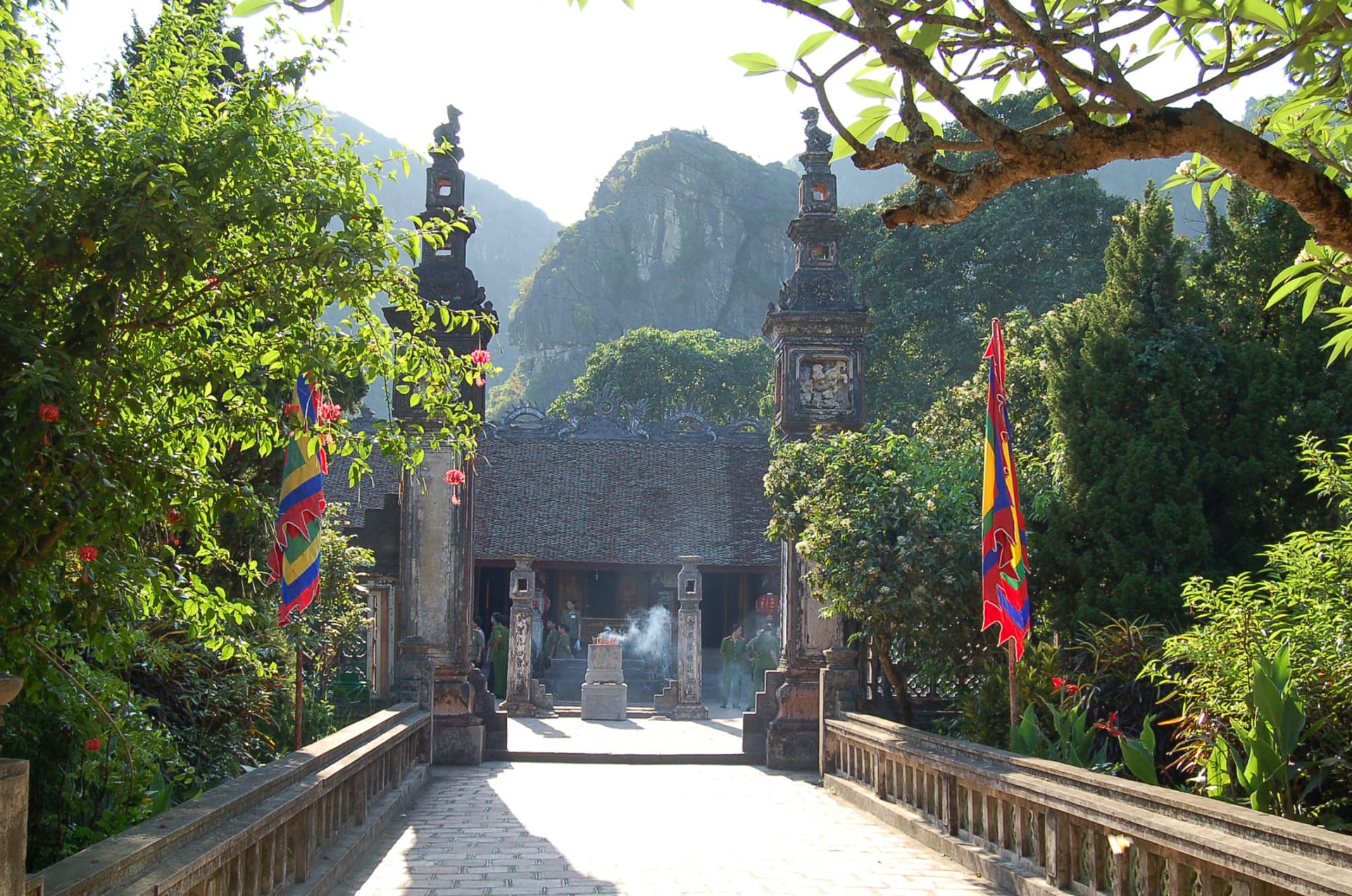Hoa Lu and Tam Coc Tour from Hanoi - تصویر 2